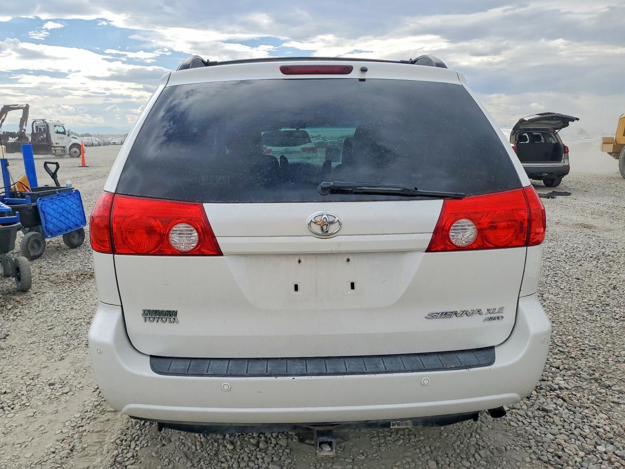 2010 Toyota Sienna Xle White vin: 5TDDK4CC4AS033705
