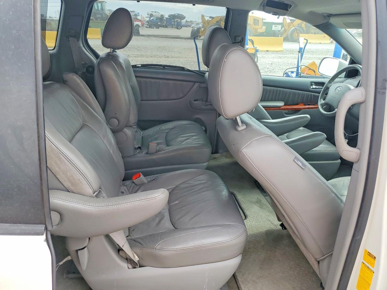 2010 Toyota Sienna Xle White vin: 5TDDK4CC4AS033705