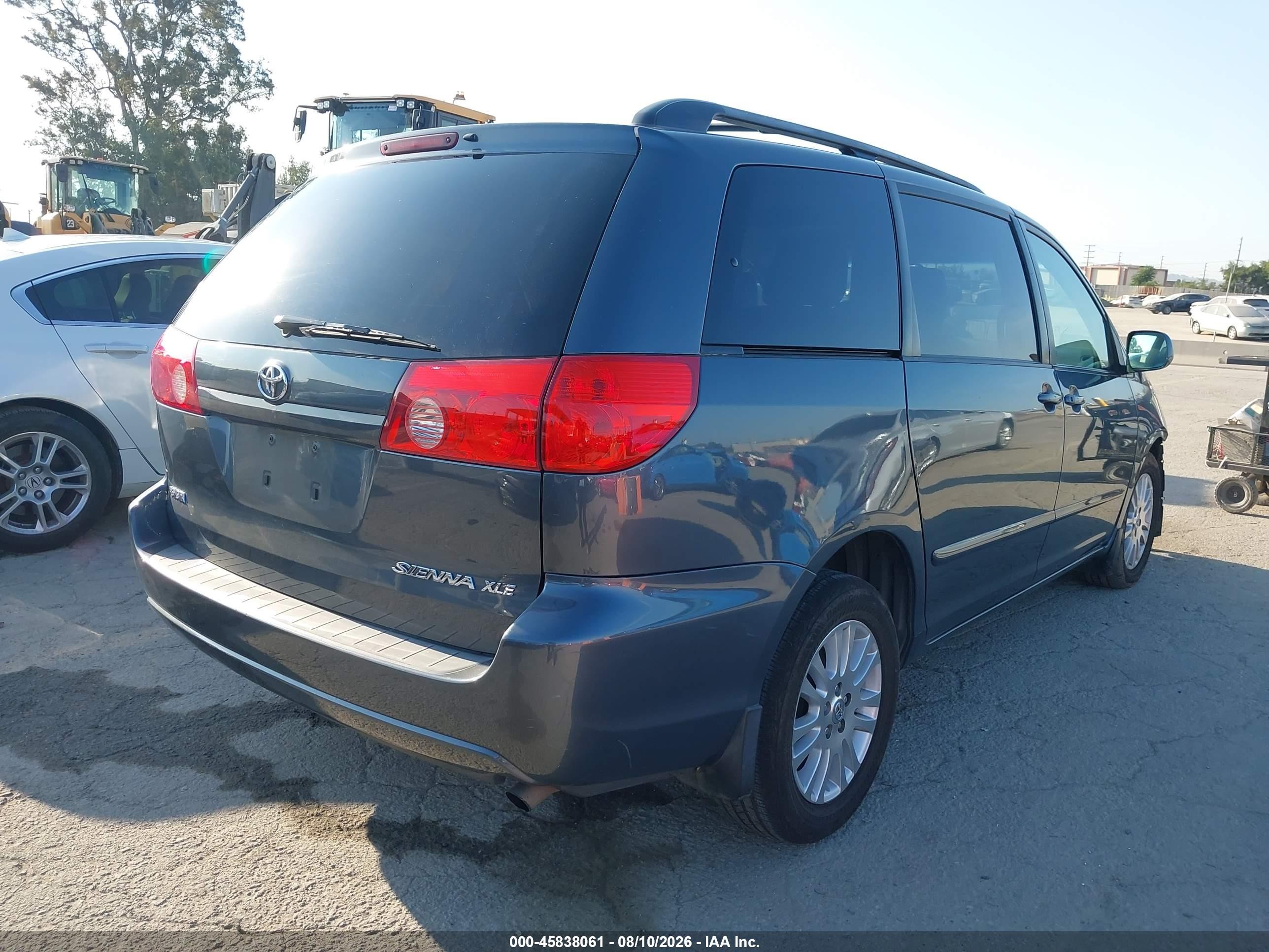 2010 Toyota Sienna Xle Gray vin: 5TDDK4CC5AS032966
