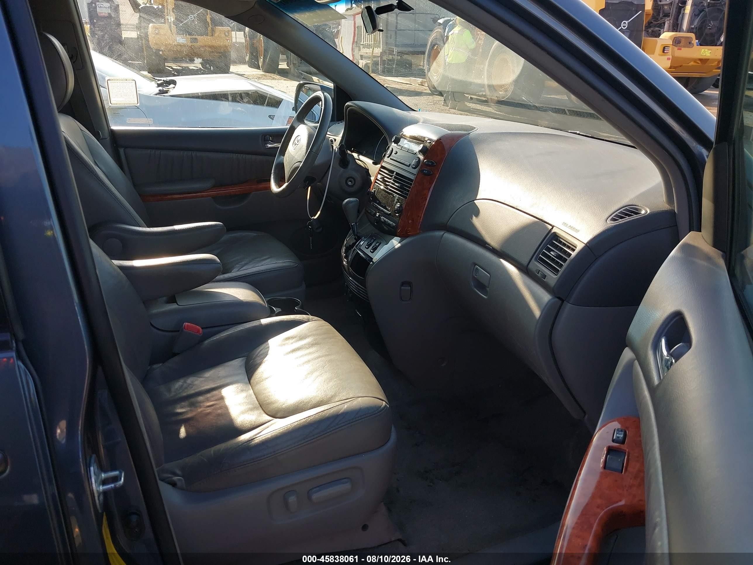 2010 Toyota Sienna Xle Gray vin: 5TDDK4CC5AS032966