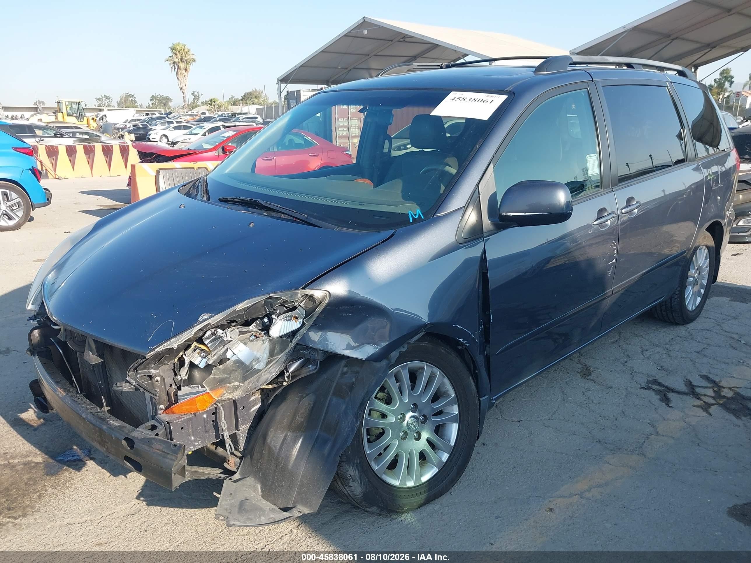 2010 Toyota Sienna Xle Gray vin: 5TDDK4CC5AS032966