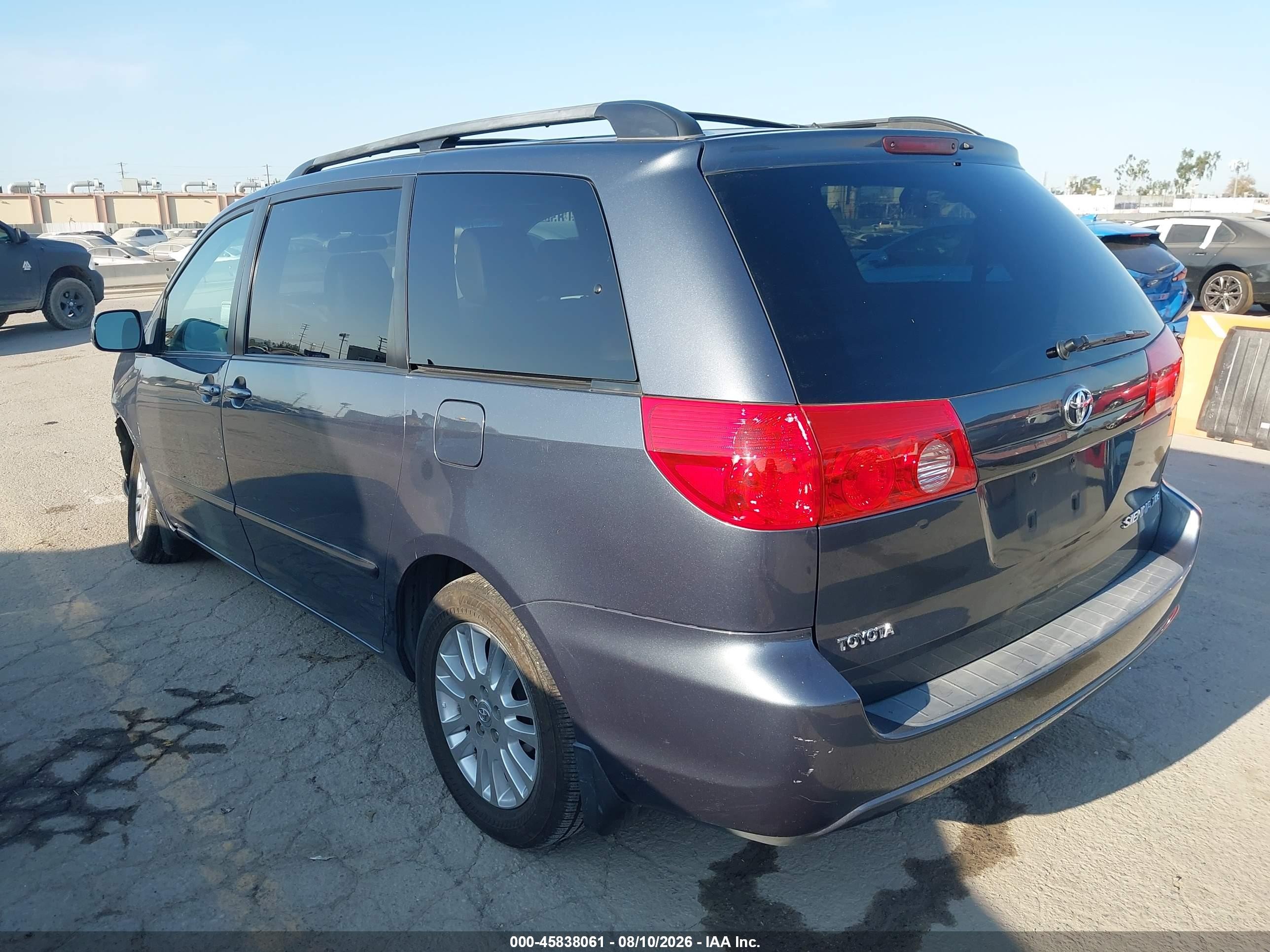 2010 Toyota Sienna Xle Gray vin: 5TDDK4CC5AS032966