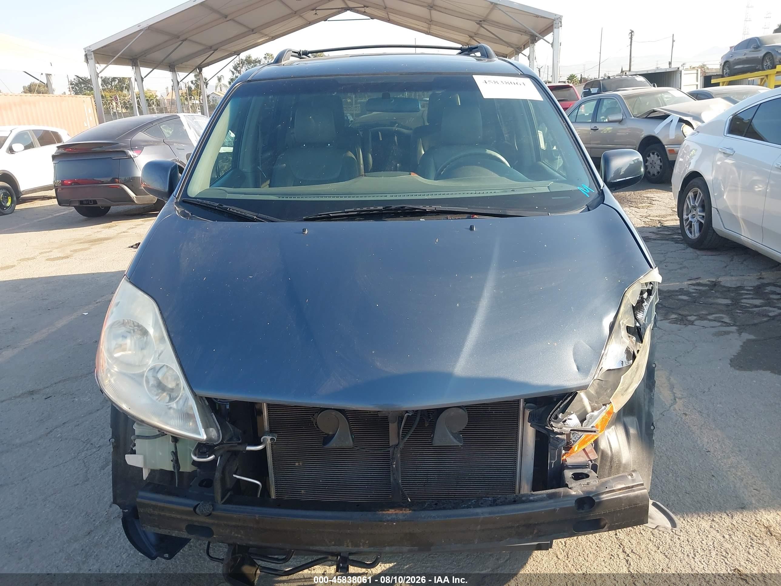 2010 Toyota Sienna Xle Gray vin: 5TDDK4CC5AS032966