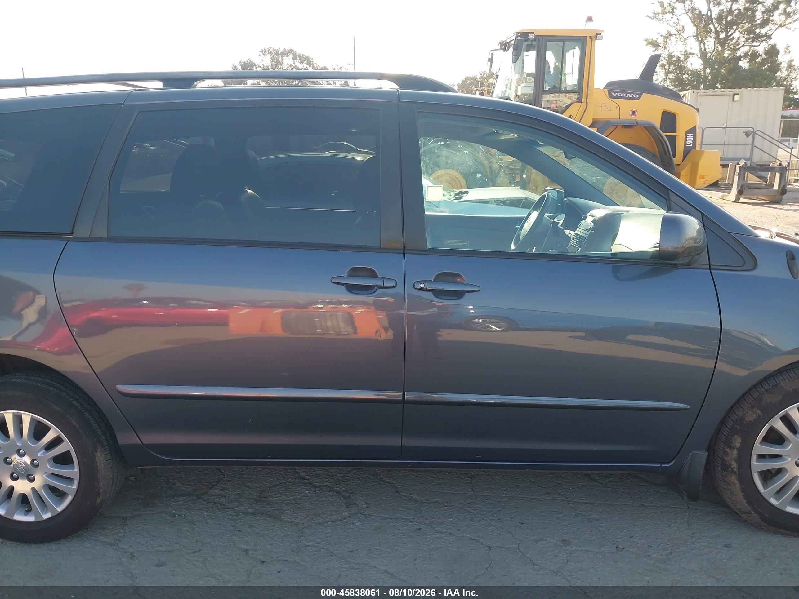 2010 Toyota Sienna Xle Gray vin: 5TDDK4CC5AS032966