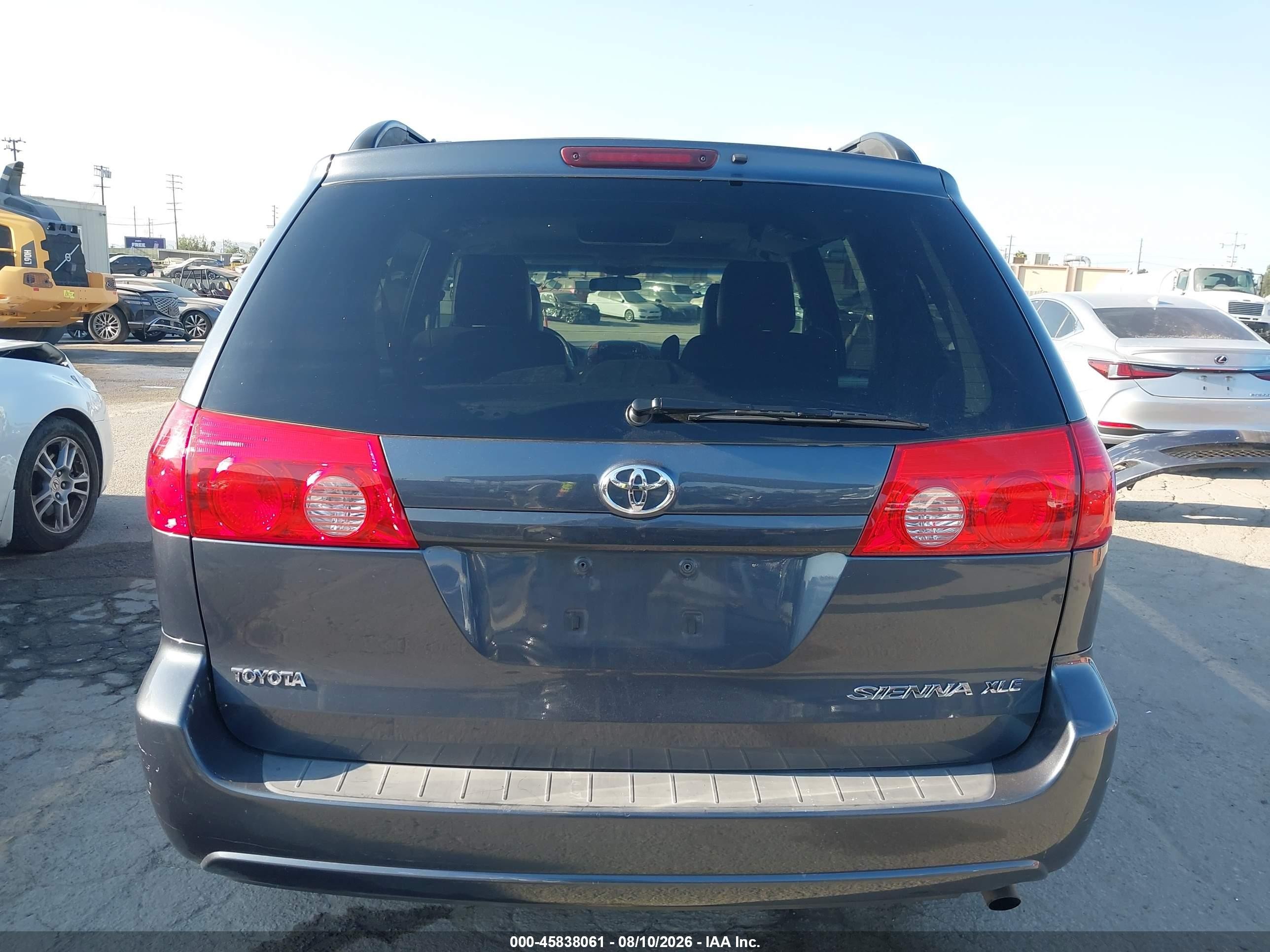2010 Toyota Sienna Xle Gray vin: 5TDDK4CC5AS032966