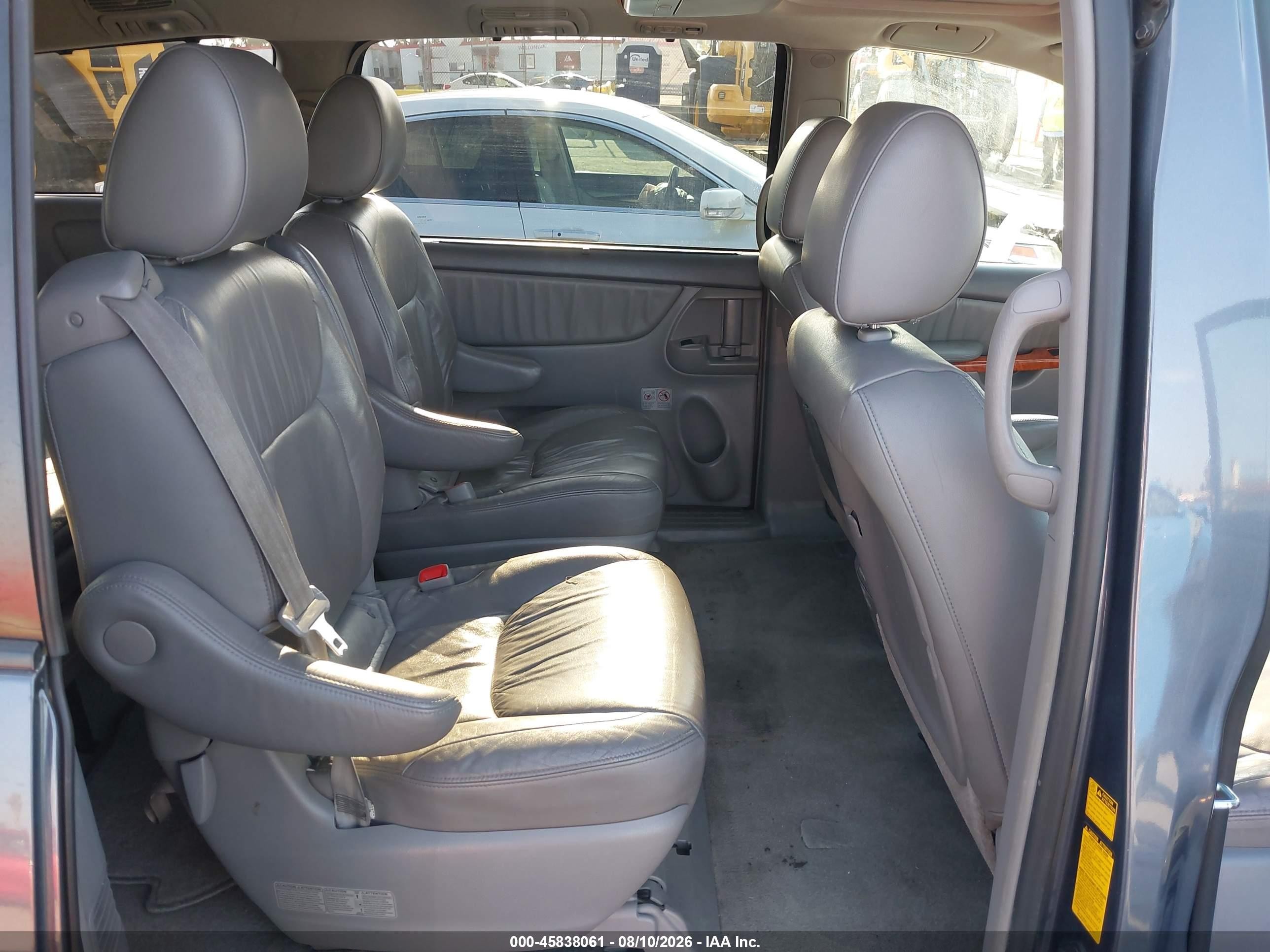 2010 Toyota Sienna Xle Gray vin: 5TDDK4CC5AS032966