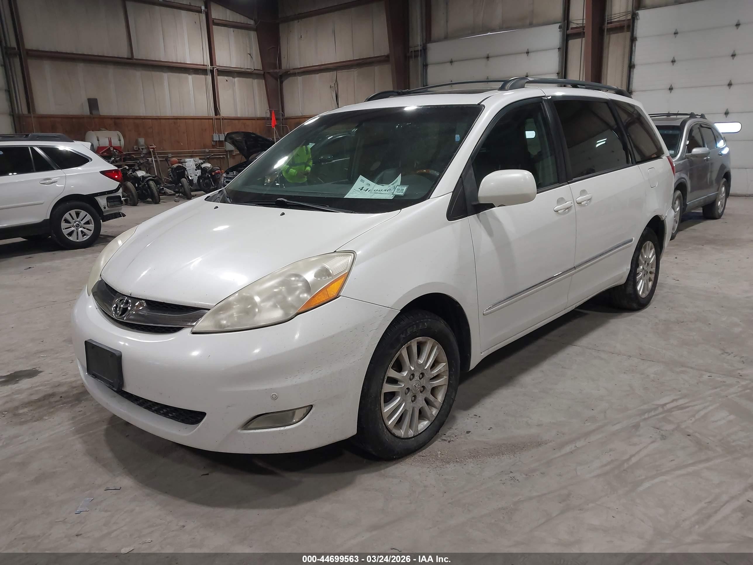2010 Toyota Sienna Limited White vin: 5TDDK4CC7AS030460