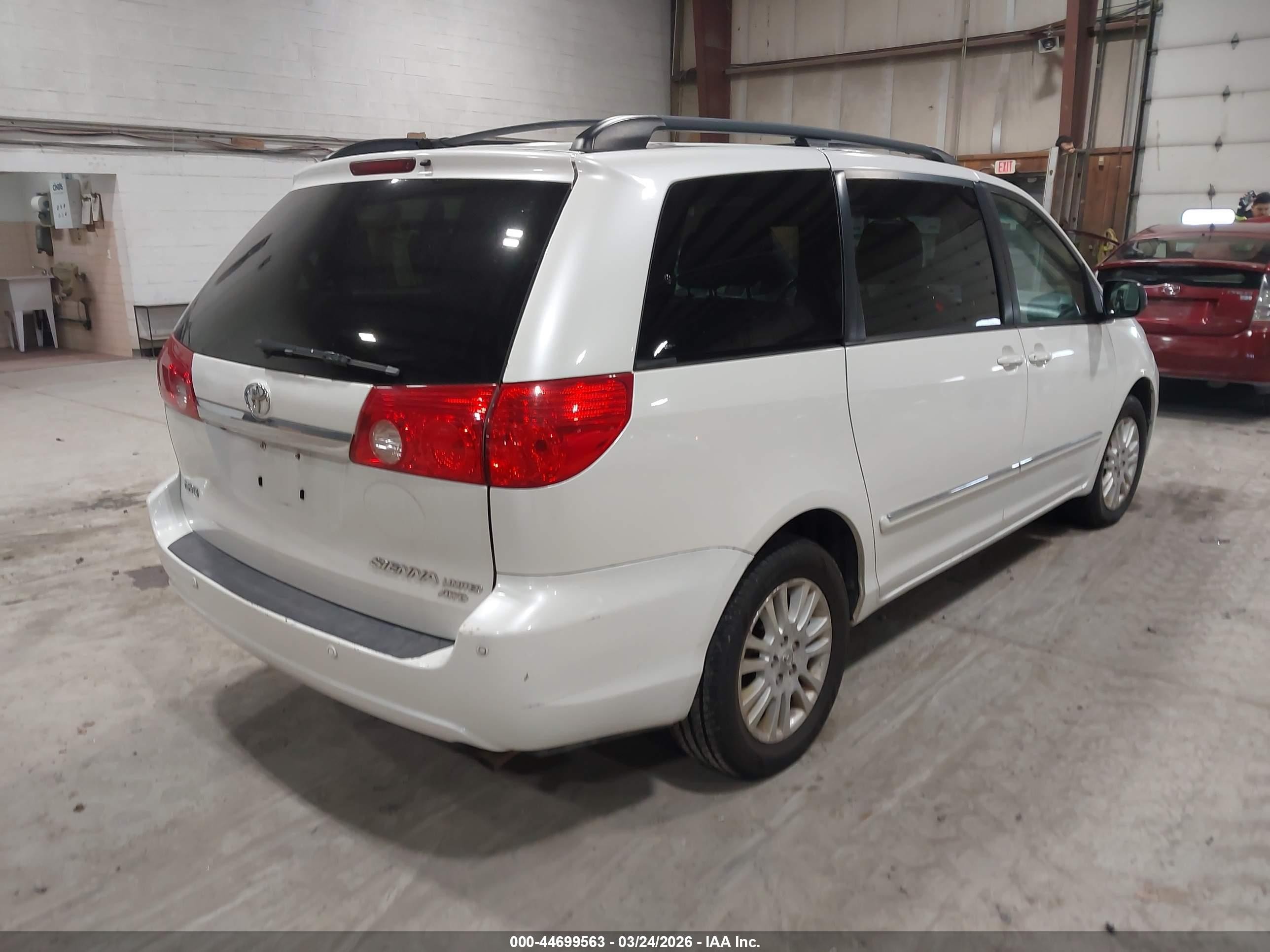 2010 Toyota Sienna Limited White vin: 5TDDK4CC7AS030460
