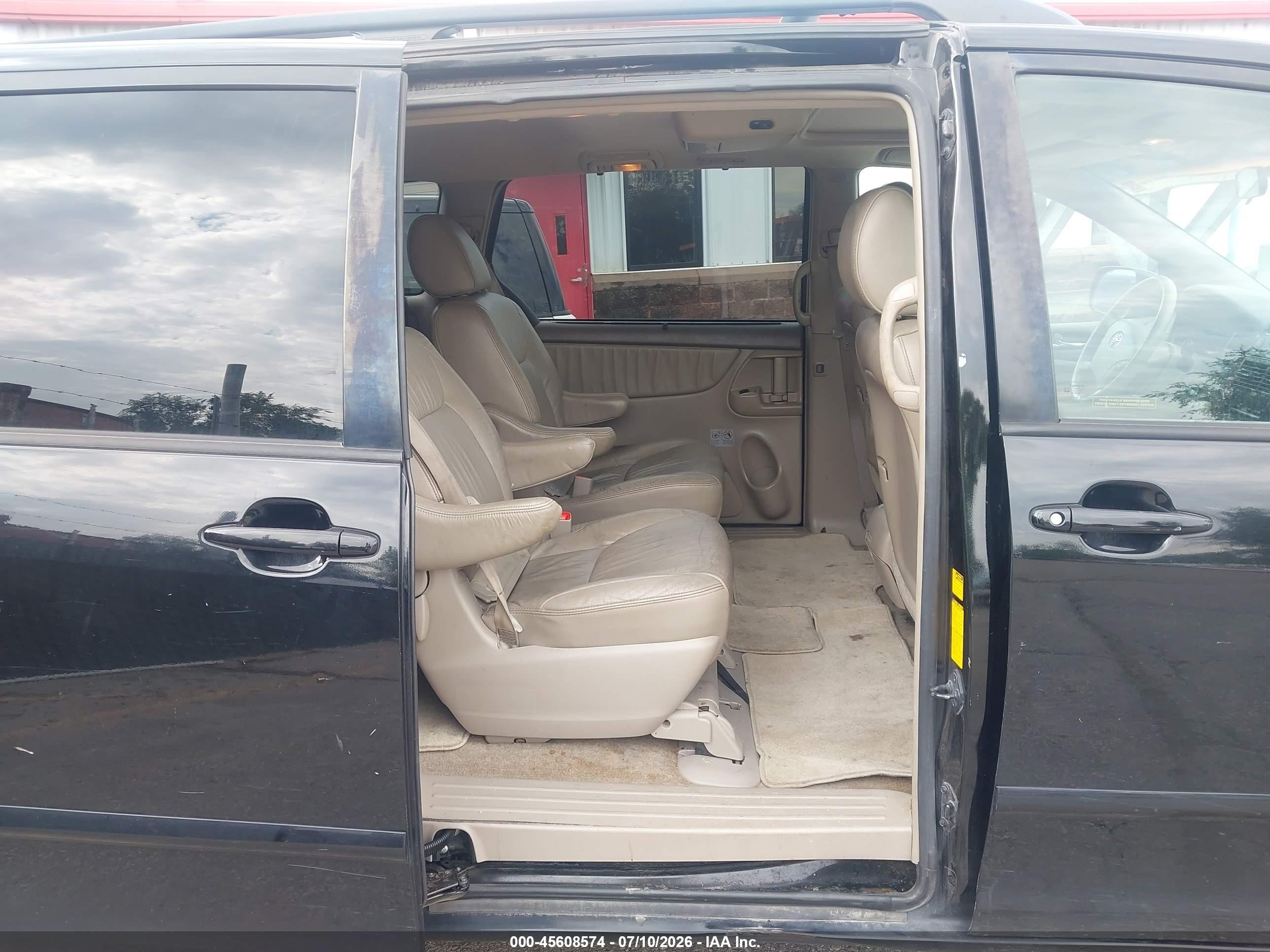 2010 Toyota Sienna Xle Черный vin: 5TDDK4CC8AS028605