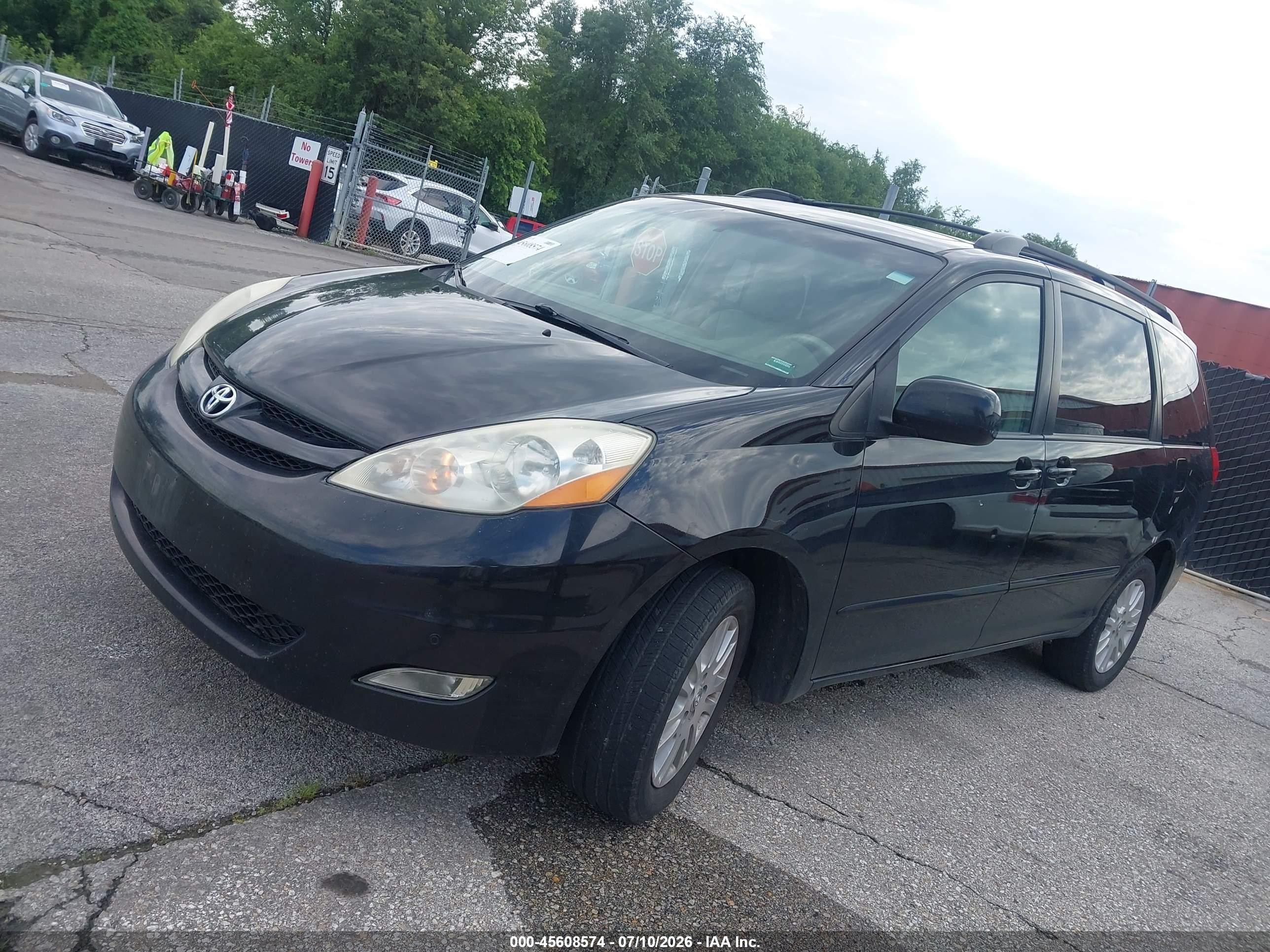 2010 Toyota Sienna Xle Черный vin: 5TDDK4CC8AS028605