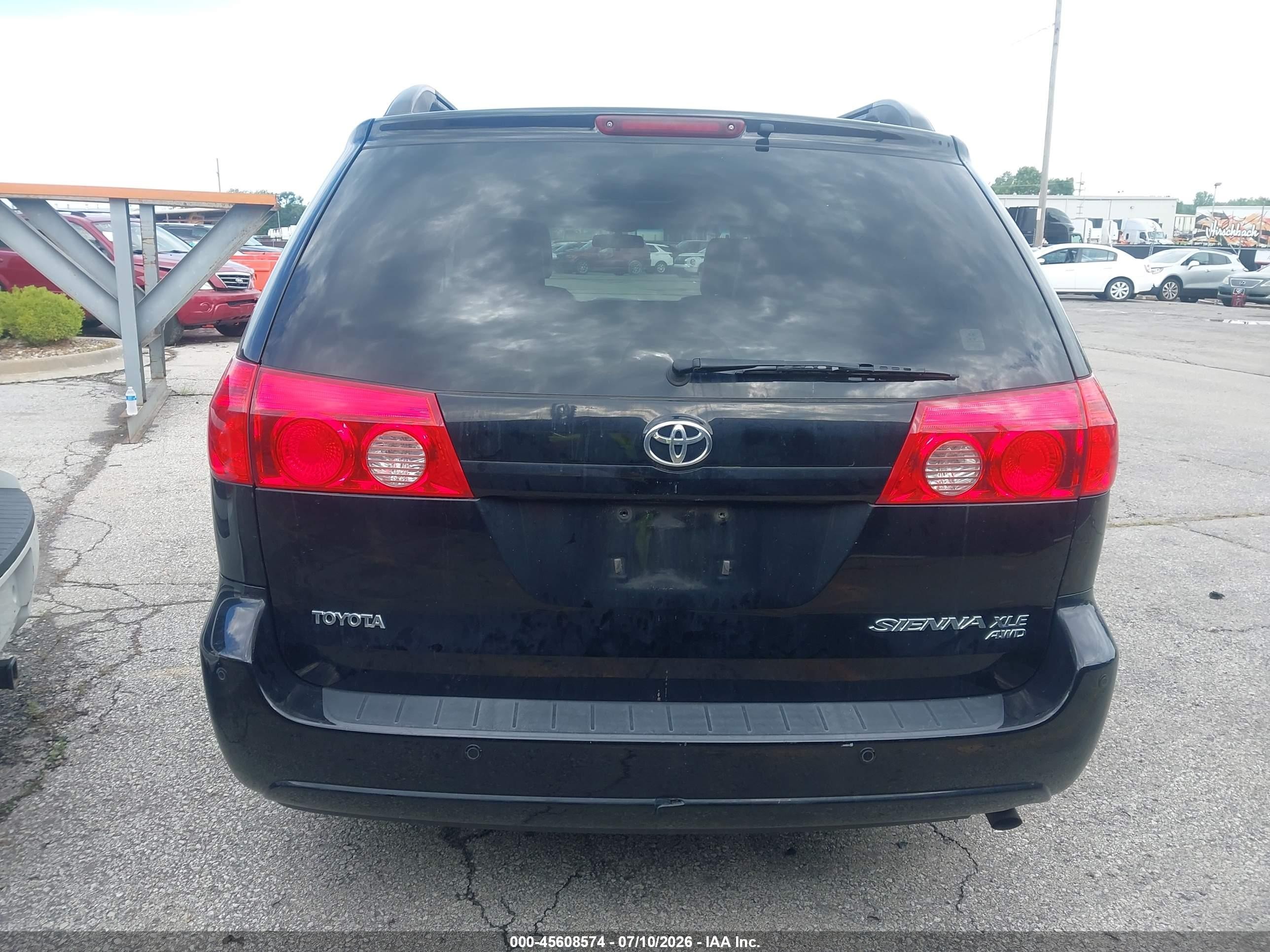 2010 Toyota Sienna Xle Черный vin: 5TDDK4CC8AS028605