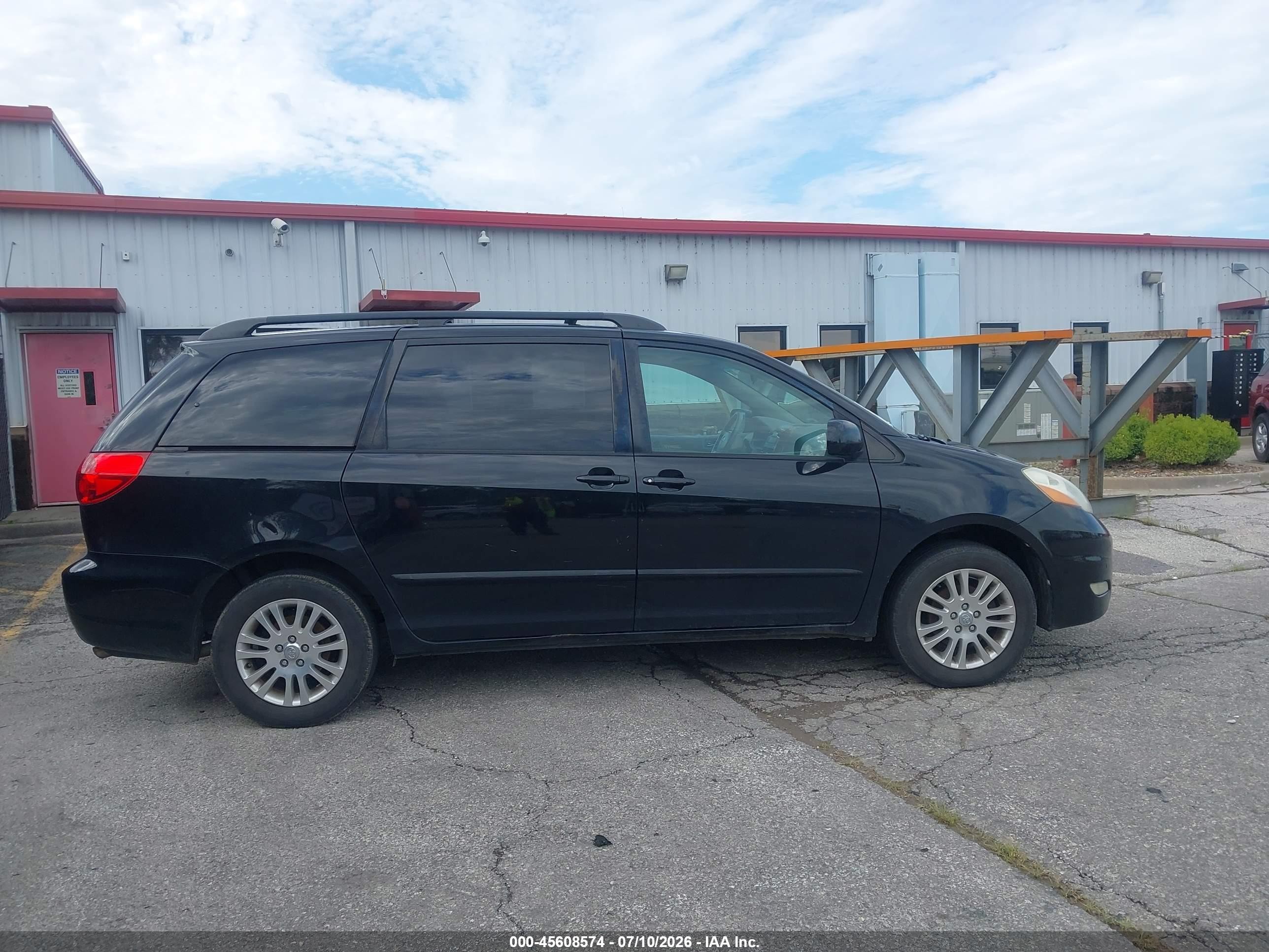 2010 Toyota Sienna Xle Черный vin: 5TDDK4CC8AS028605