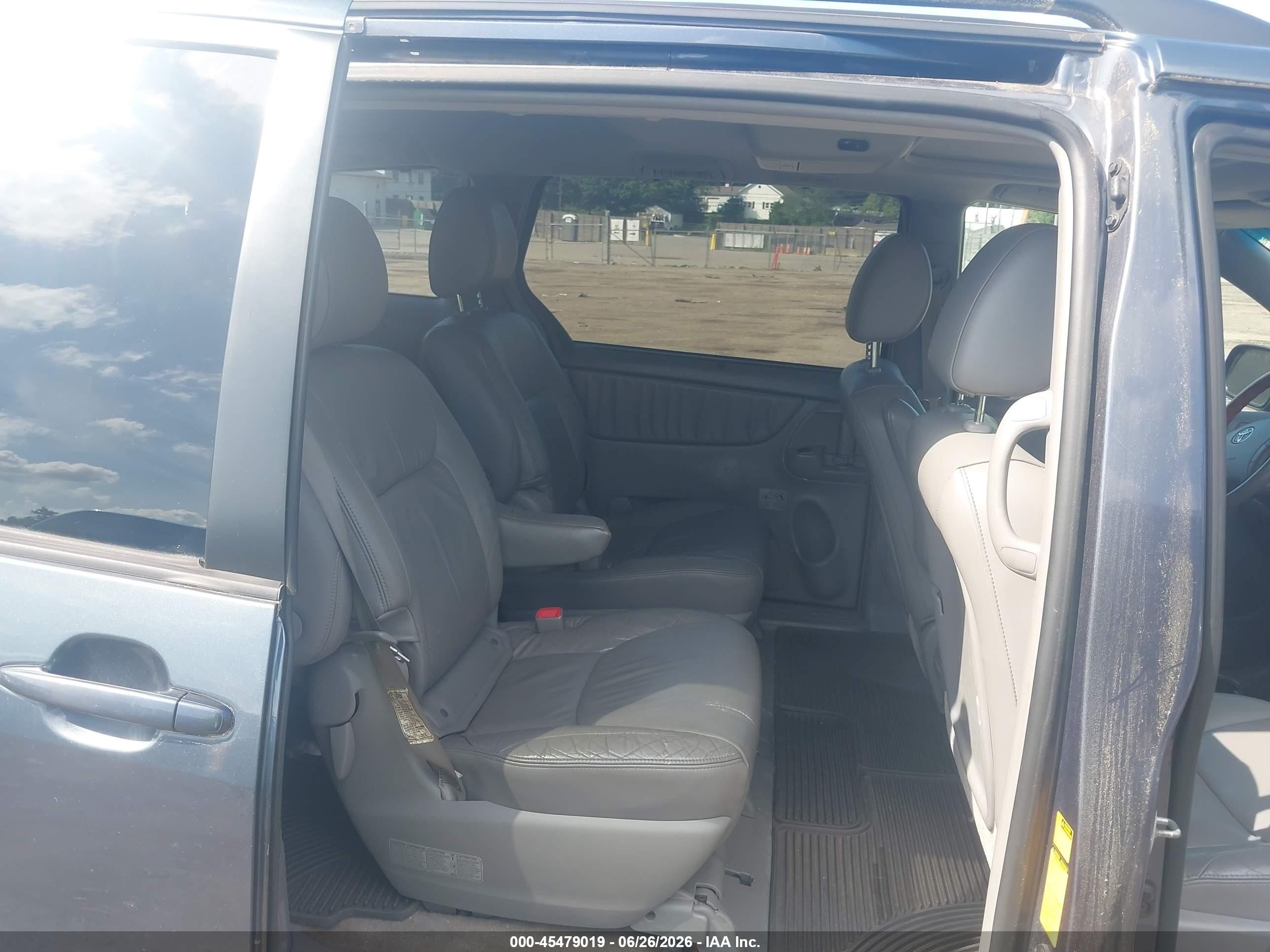 2010 Toyota Sienna Limited Gray vin: 5TDDK4CC8AS030466