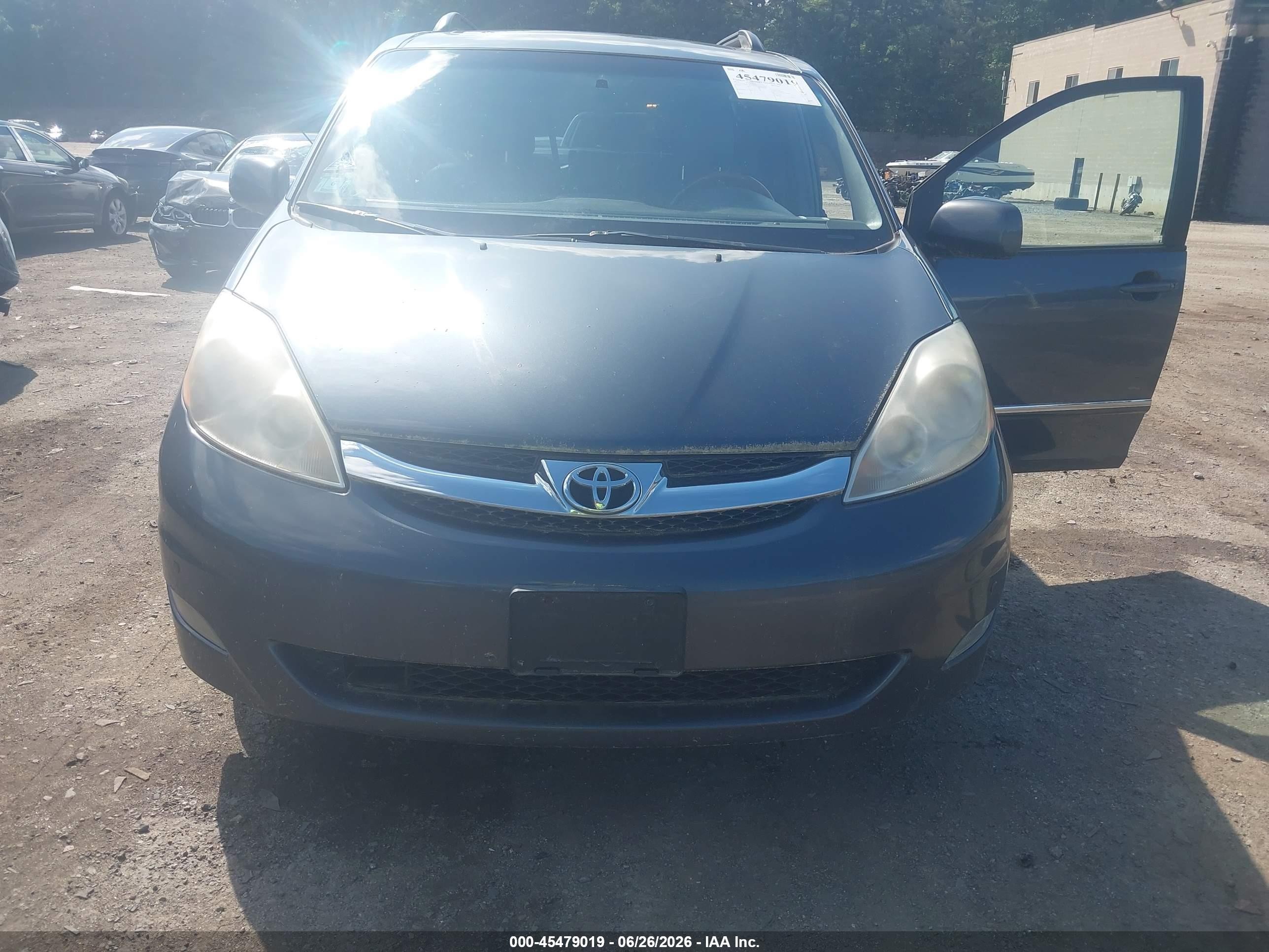 2010 Toyota Sienna Limited Gray vin: 5TDDK4CC8AS030466