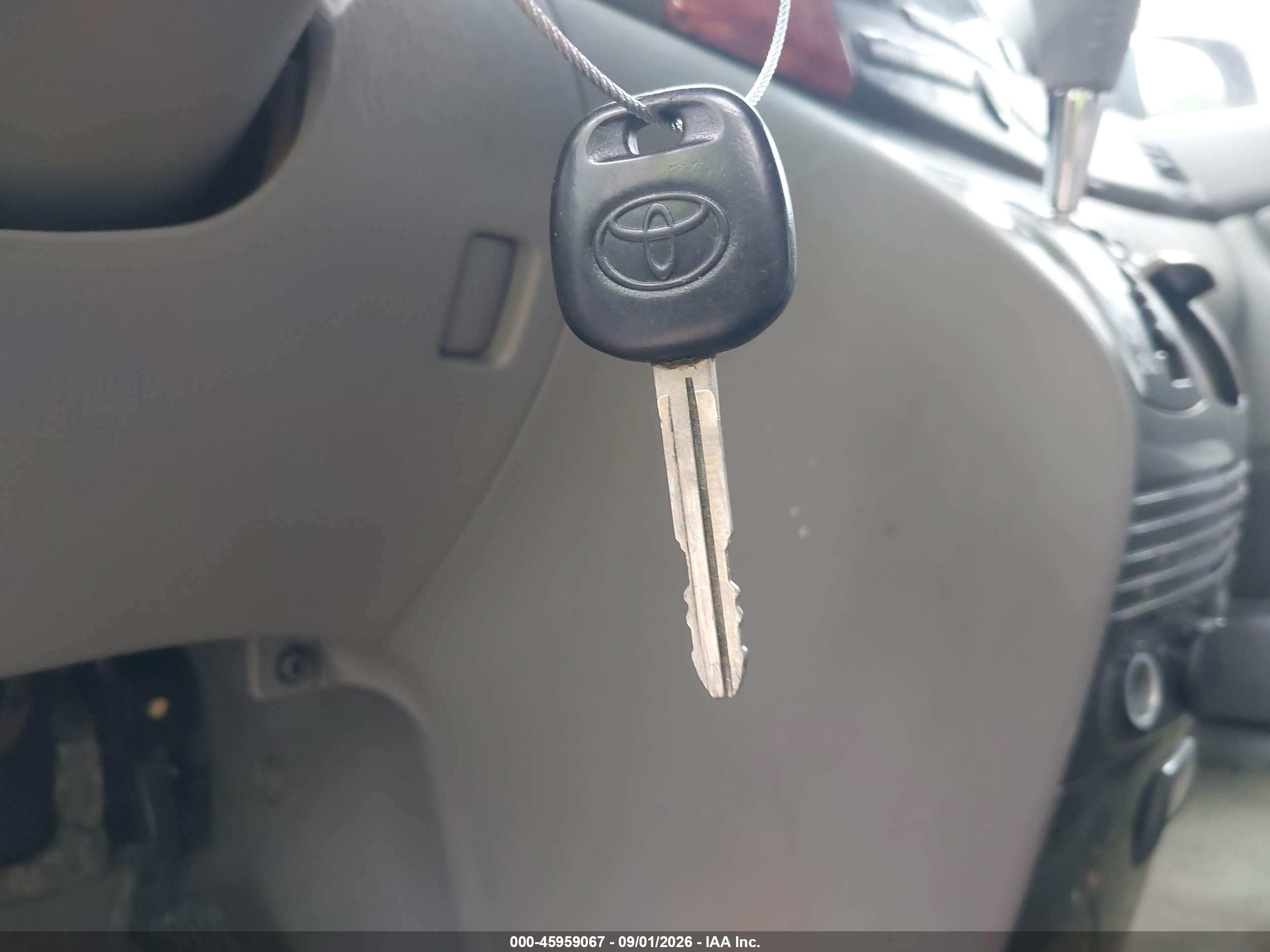 2010 Toyota Sienna Xle Blue vin: 5TDDK4CC9AS028998