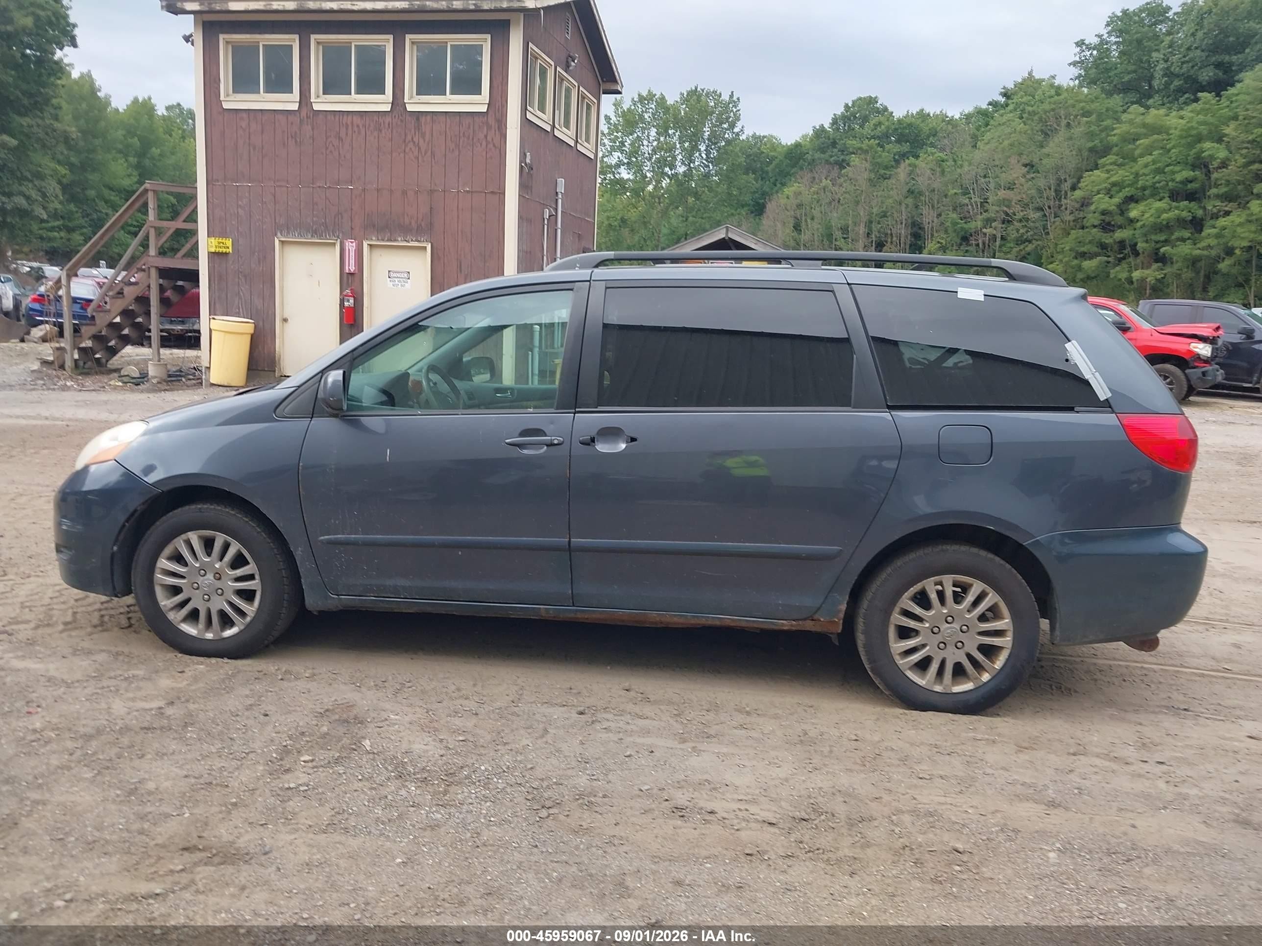 2010 Toyota Sienna Xle Blue vin: 5TDDK4CC9AS028998