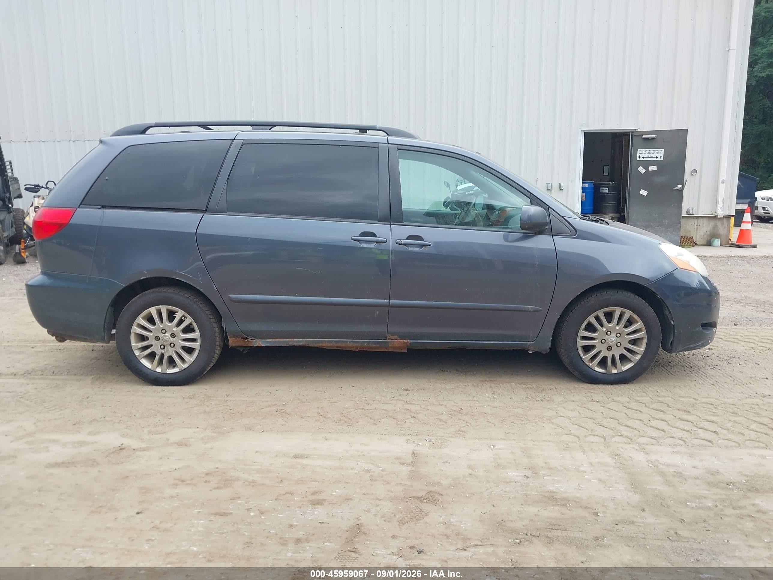 2010 Toyota Sienna Xle Blue vin: 5TDDK4CC9AS028998