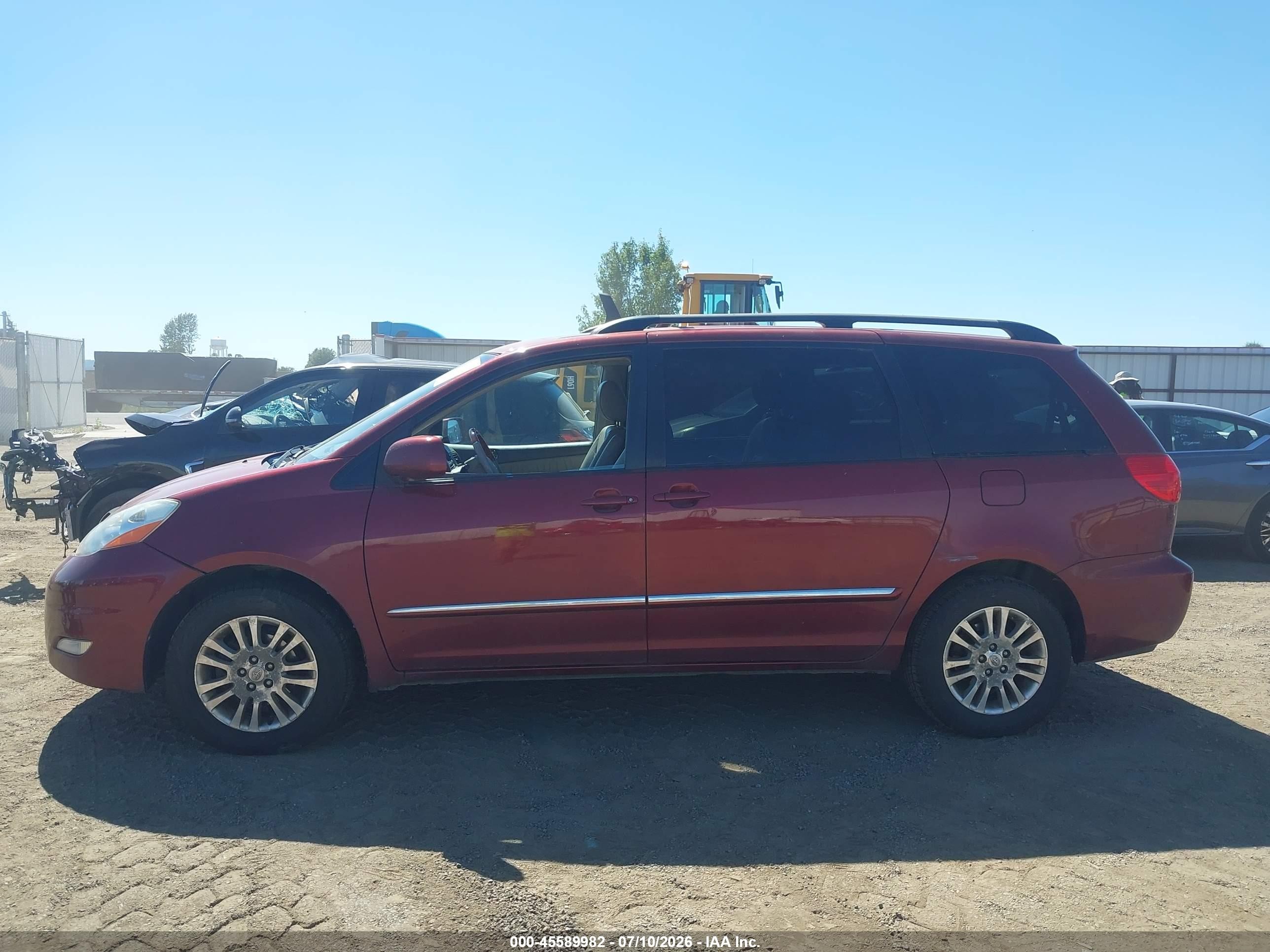 2010 Toyota Sienna Limited Red vin: 5TDDK4CCXAS030369