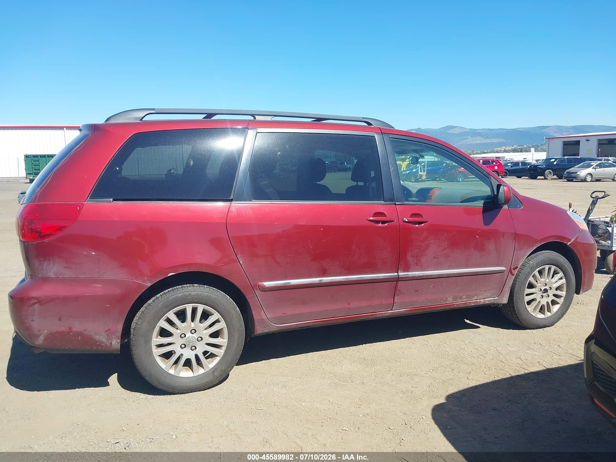 2010 Toyota Sienna Limited Red vin: 5TDDK4CCXAS030369