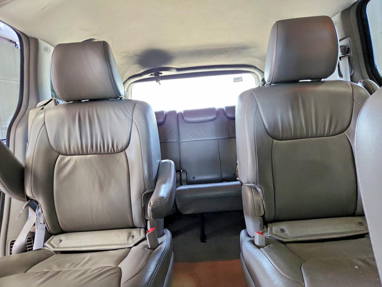 2010 Toyota Sienna Xle Silver vin: 5TDDK4CCXAS033790