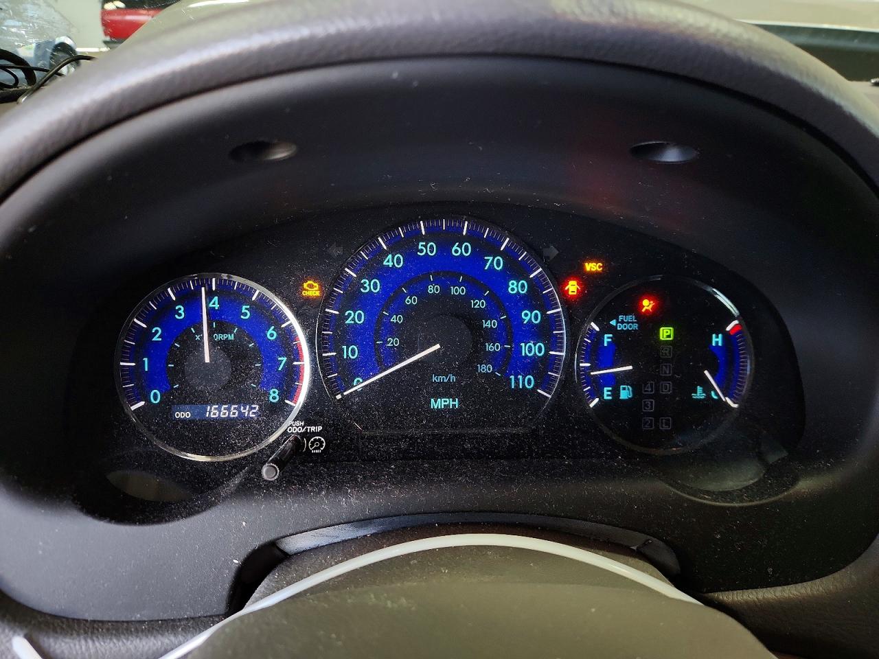 2010 Toyota Sienna Xle Silver vin: 5TDDK4CCXAS033790