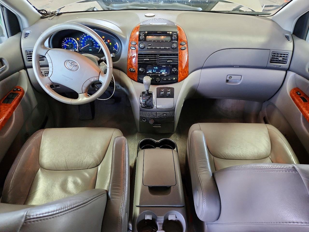 2010 Toyota Sienna Xle Silver vin: 5TDDK4CCXAS033790