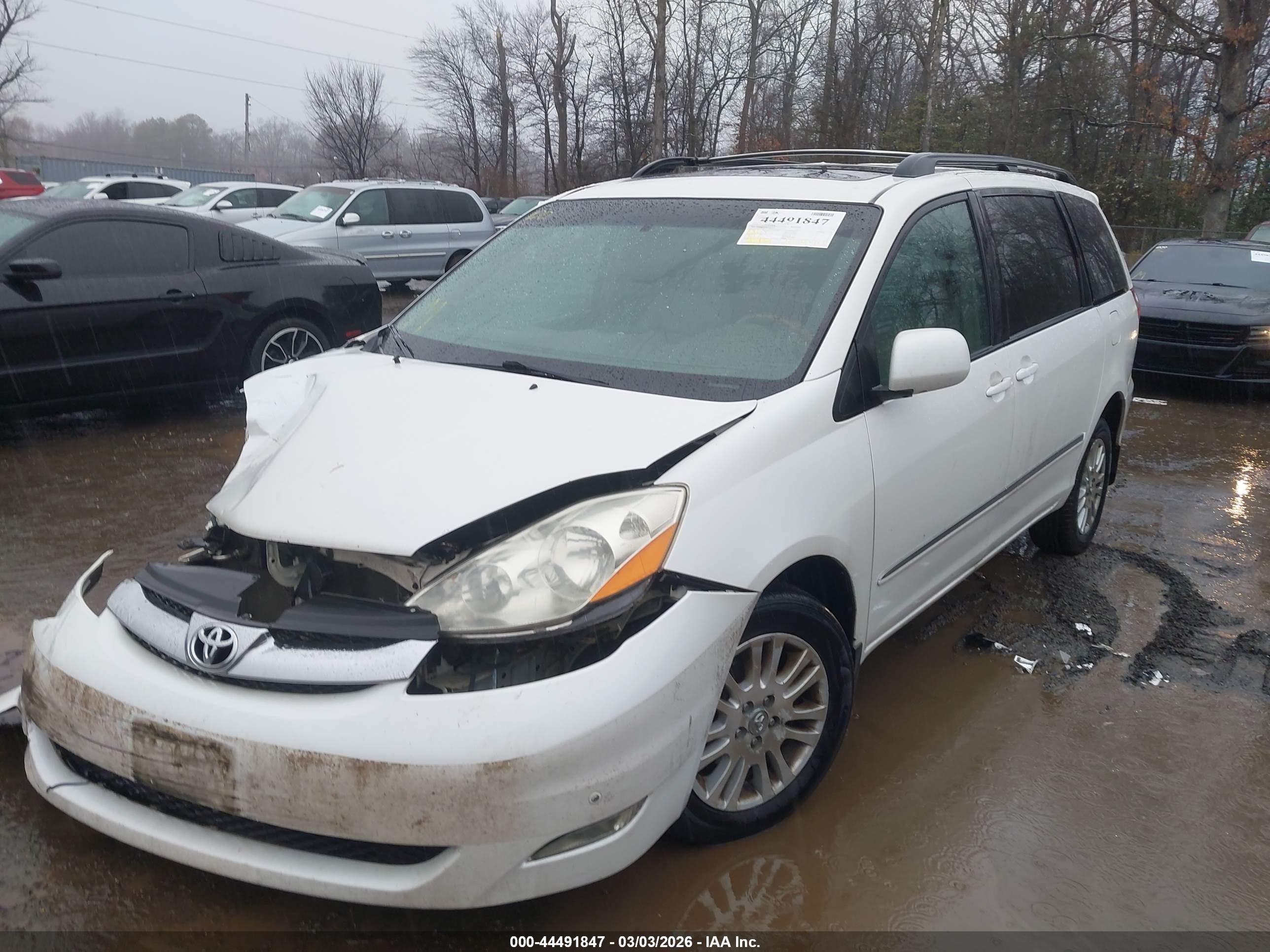 2010 Toyota Sienna Limited White vin: 5TDDK4CCXAS033949