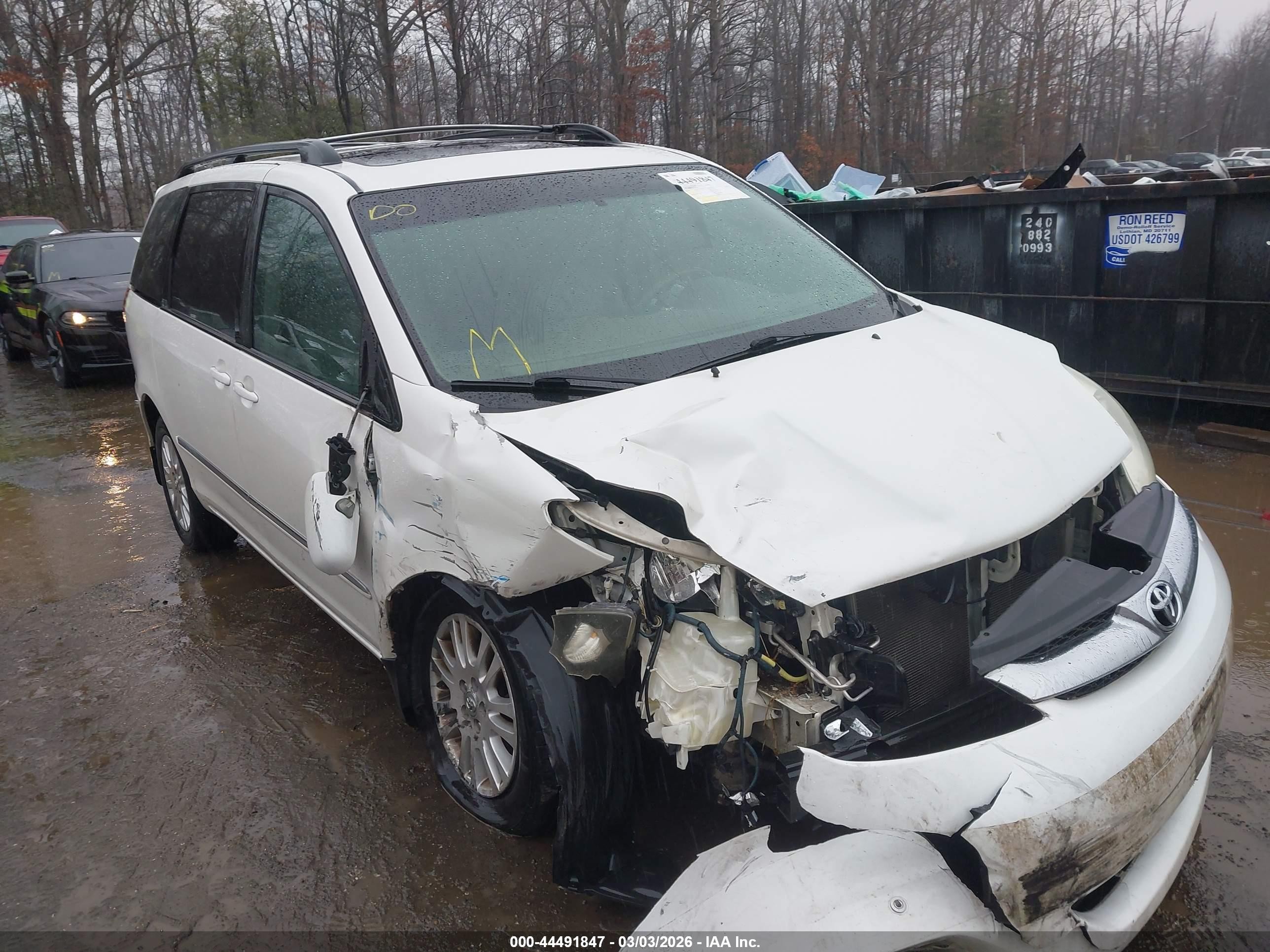 2010 Toyota Sienna Limited White vin: 5TDDK4CCXAS033949