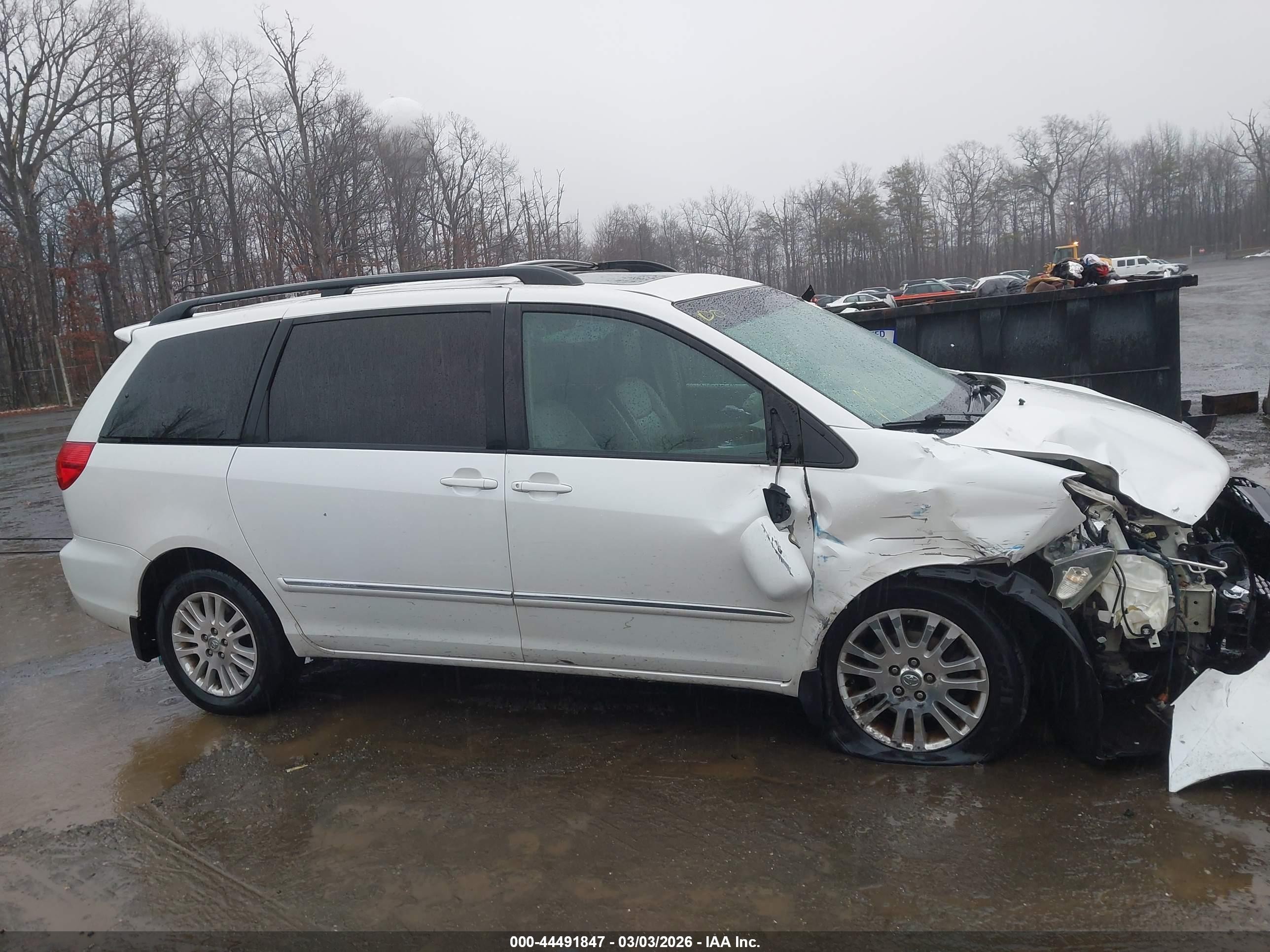 2010 Toyota Sienna Limited White vin: 5TDDK4CCXAS033949