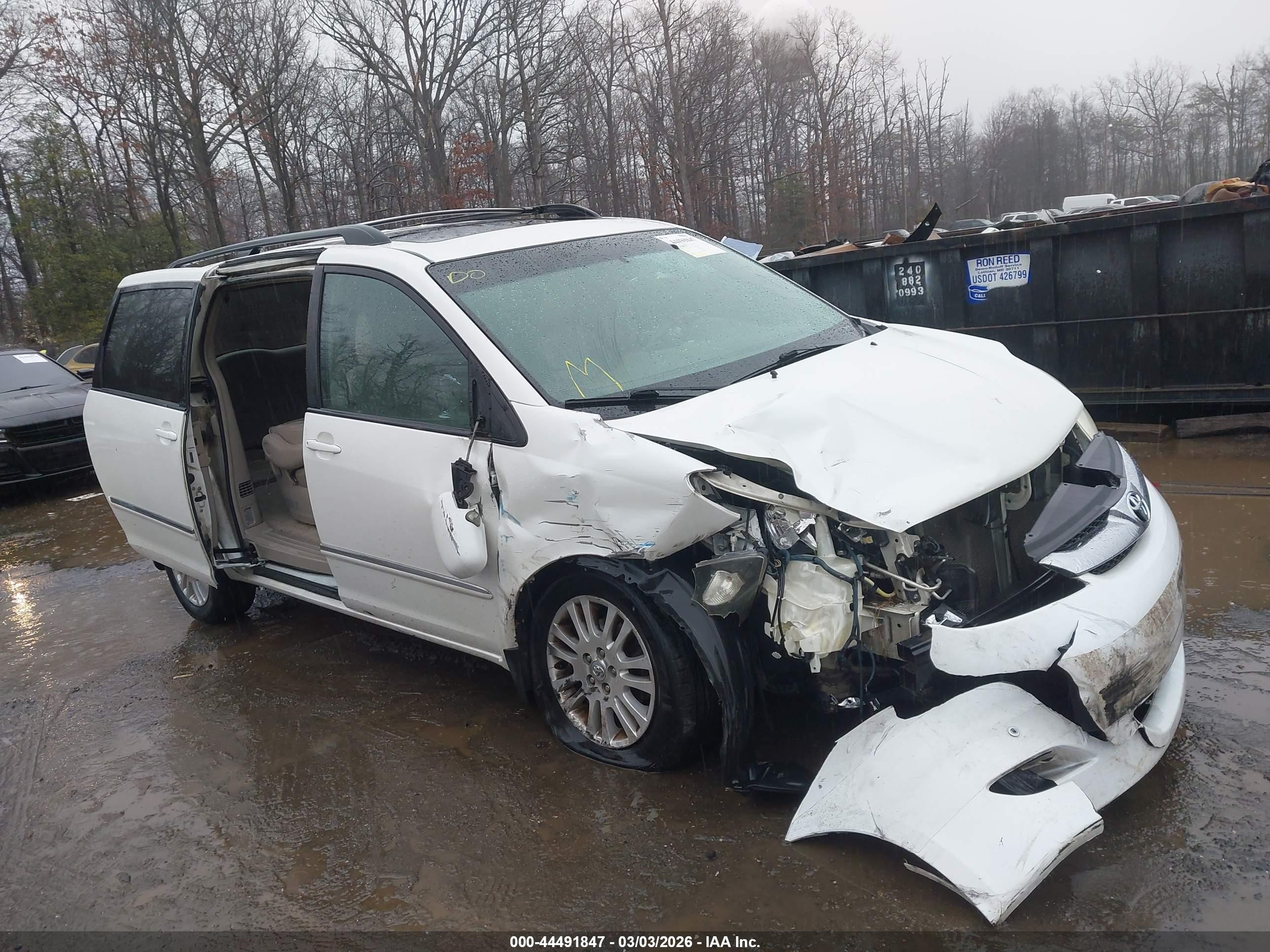 2010 Toyota Sienna Limited White vin: 5TDDK4CCXAS033949