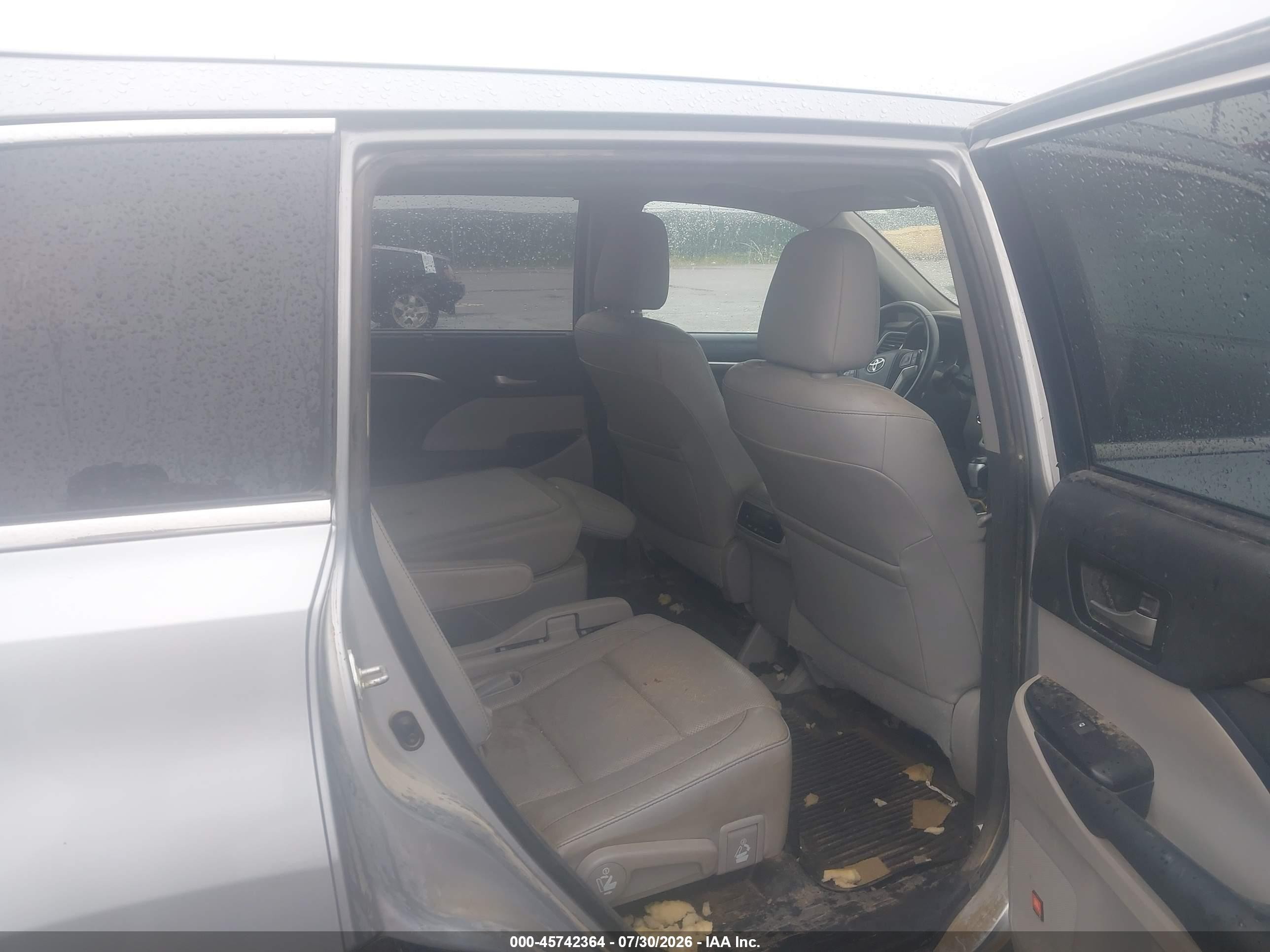 2014 Toyota Highlander Limited V6 Серебряный vin: 5TDDKRFH0ES046932