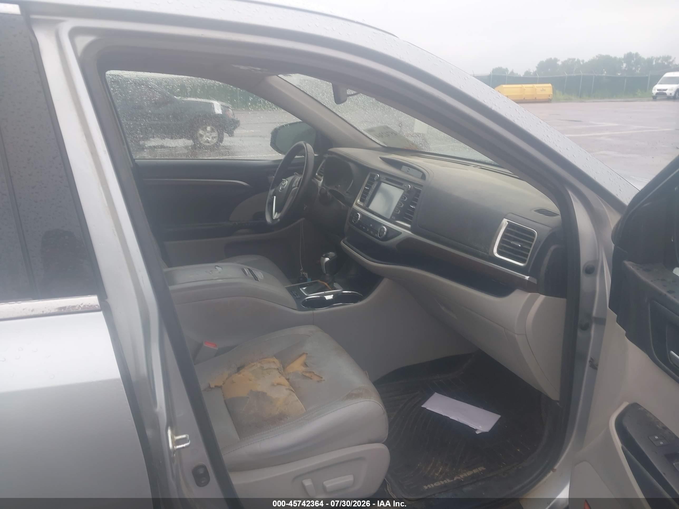 2014 Toyota Highlander Limited V6 Серебряный vin: 5TDDKRFH0ES046932