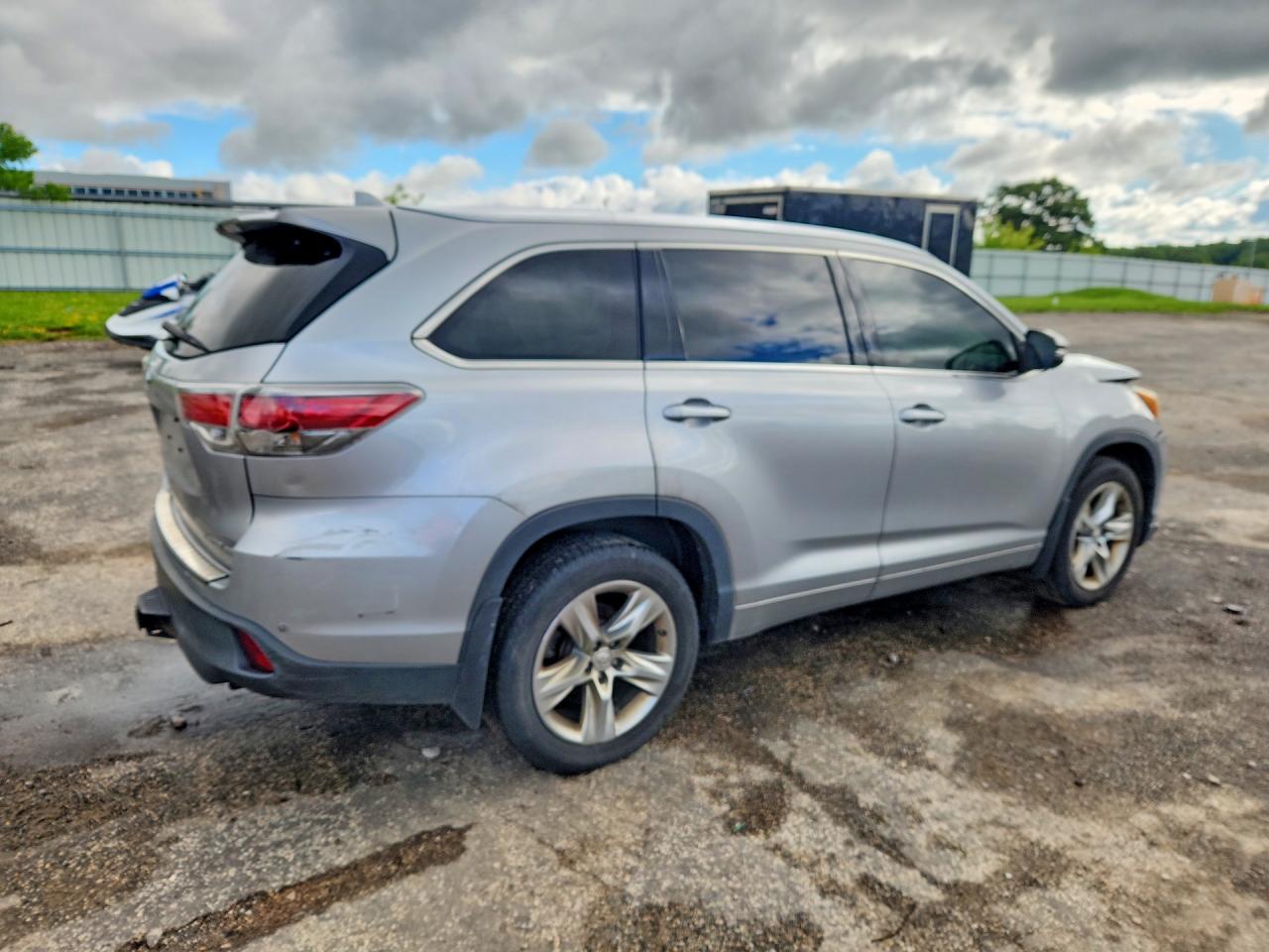 2015 Toyota Highlander Limited Platinum Silver vin: 5TDDKRFH0FS118830