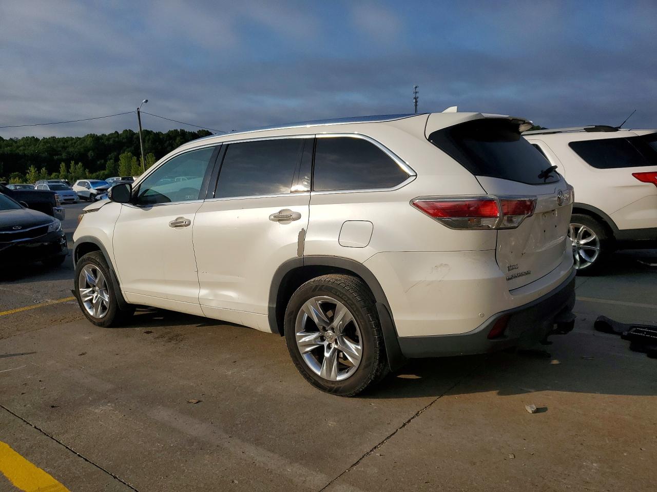 2015 Toyota Highlander Limited White vin: 5TDDKRFH0FS126832