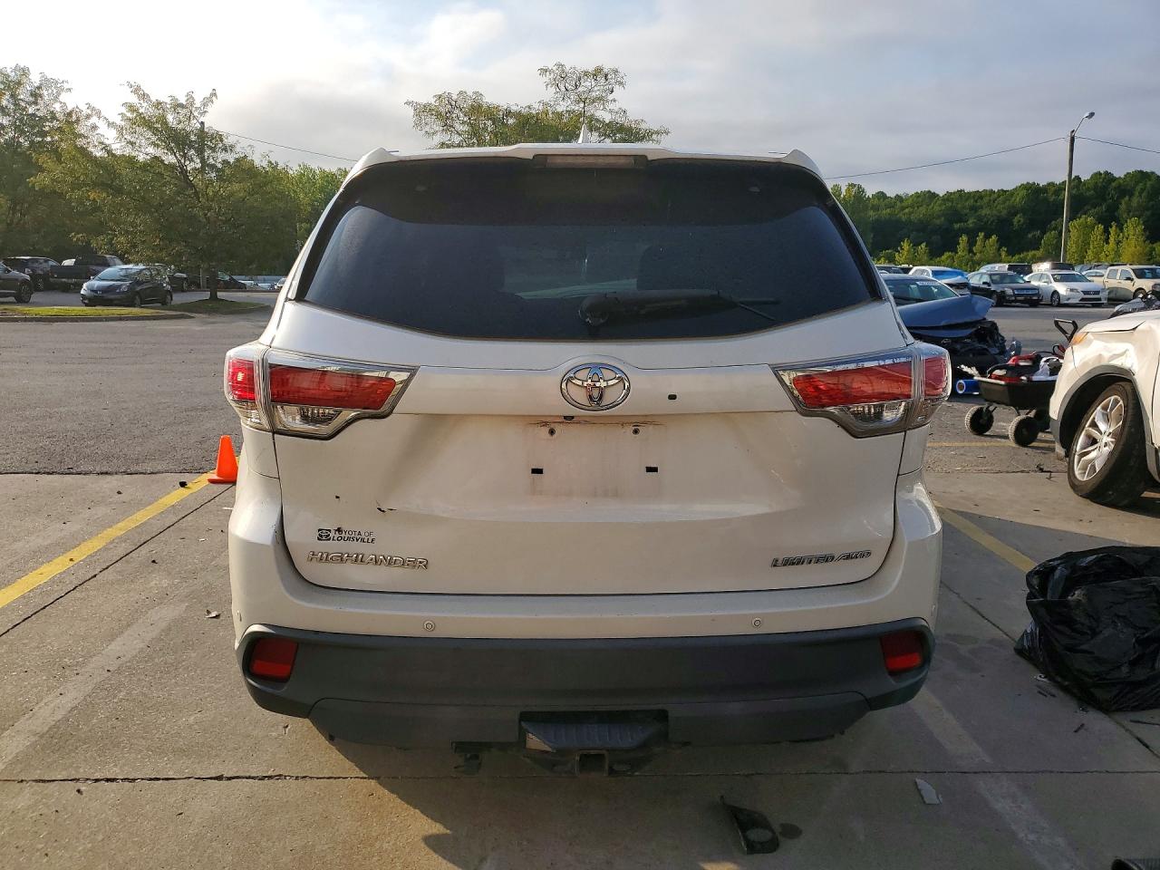 2015 Toyota Highlander Limited White vin: 5TDDKRFH0FS126832