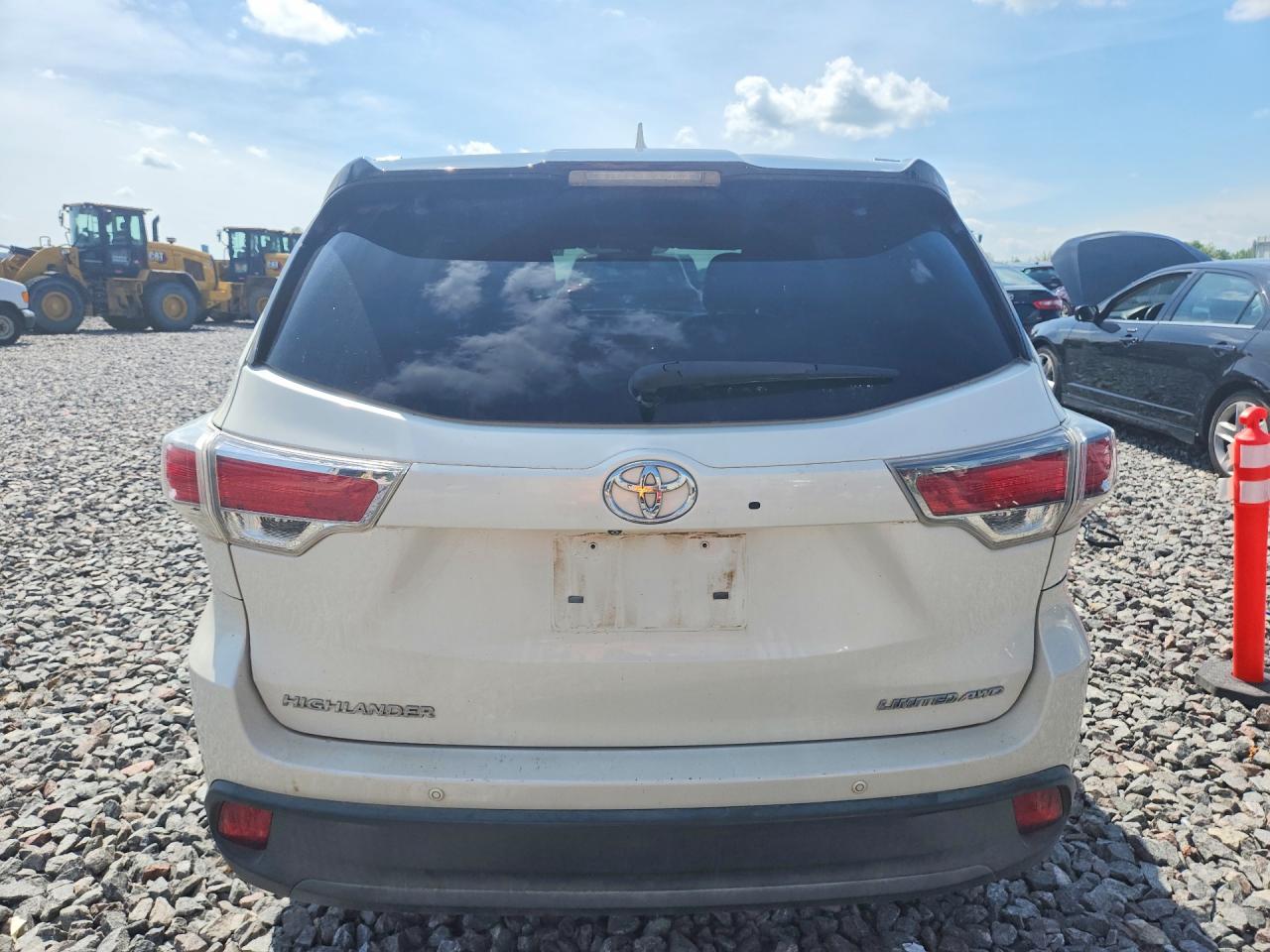2015 Toyota Highlander Limited Platinum White vin: 5TDDKRFH1FS117119