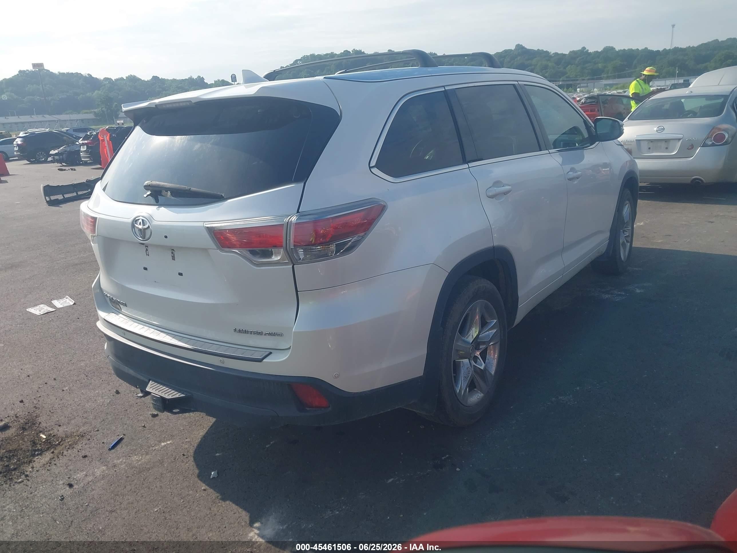 2015 Toyota Highlander Limited V6 White vin: 5TDDKRFH1FS198073