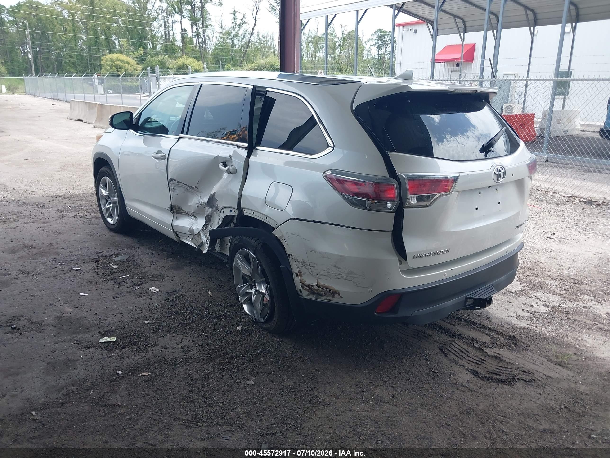 2015 Toyota Highlander Limited Platinum V6 White vin: 5TDDKRFH1FS208150