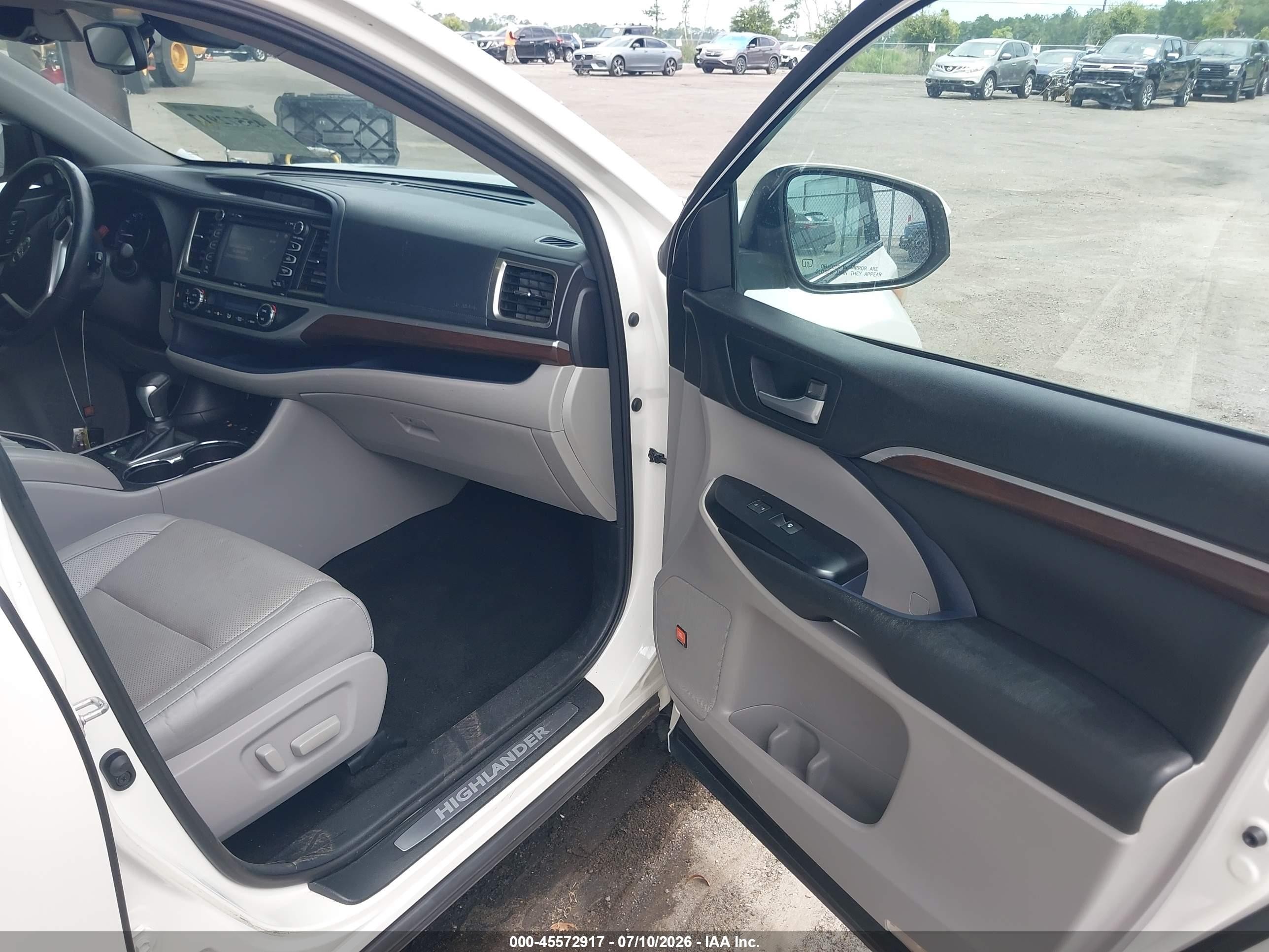 2015 Toyota Highlander Limited Platinum V6 White vin: 5TDDKRFH1FS208150