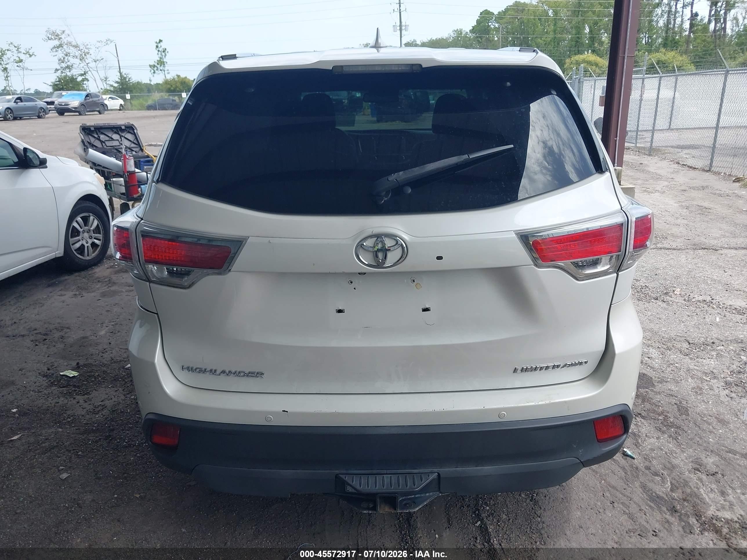 2015 Toyota Highlander Limited Platinum V6 White vin: 5TDDKRFH1FS208150
