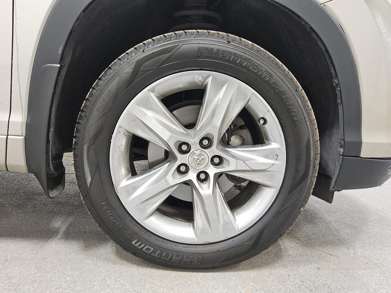 2014 Toyota Highlander Limited Platinum Tan vin: 5TDDKRFH2ES066096 Damage: Right Front Wheel, Curb Rash, 6 To 7 Inches