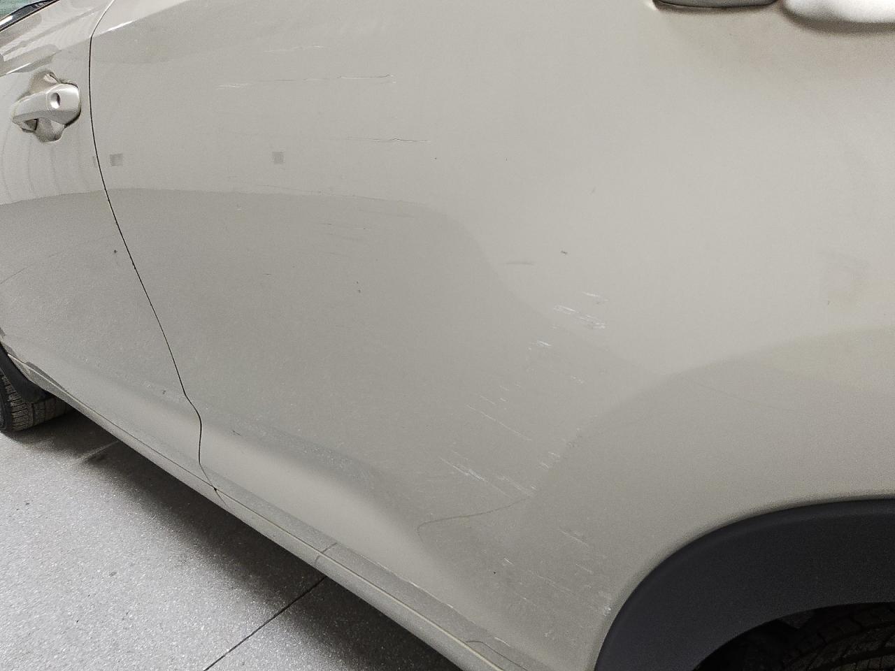 2014 Toyota Highlander Limited Platinum Tan vin: 5TDDKRFH2ES066096 Damage: Left Rear Door, Heavy Scratch, 9 To 10 Inches