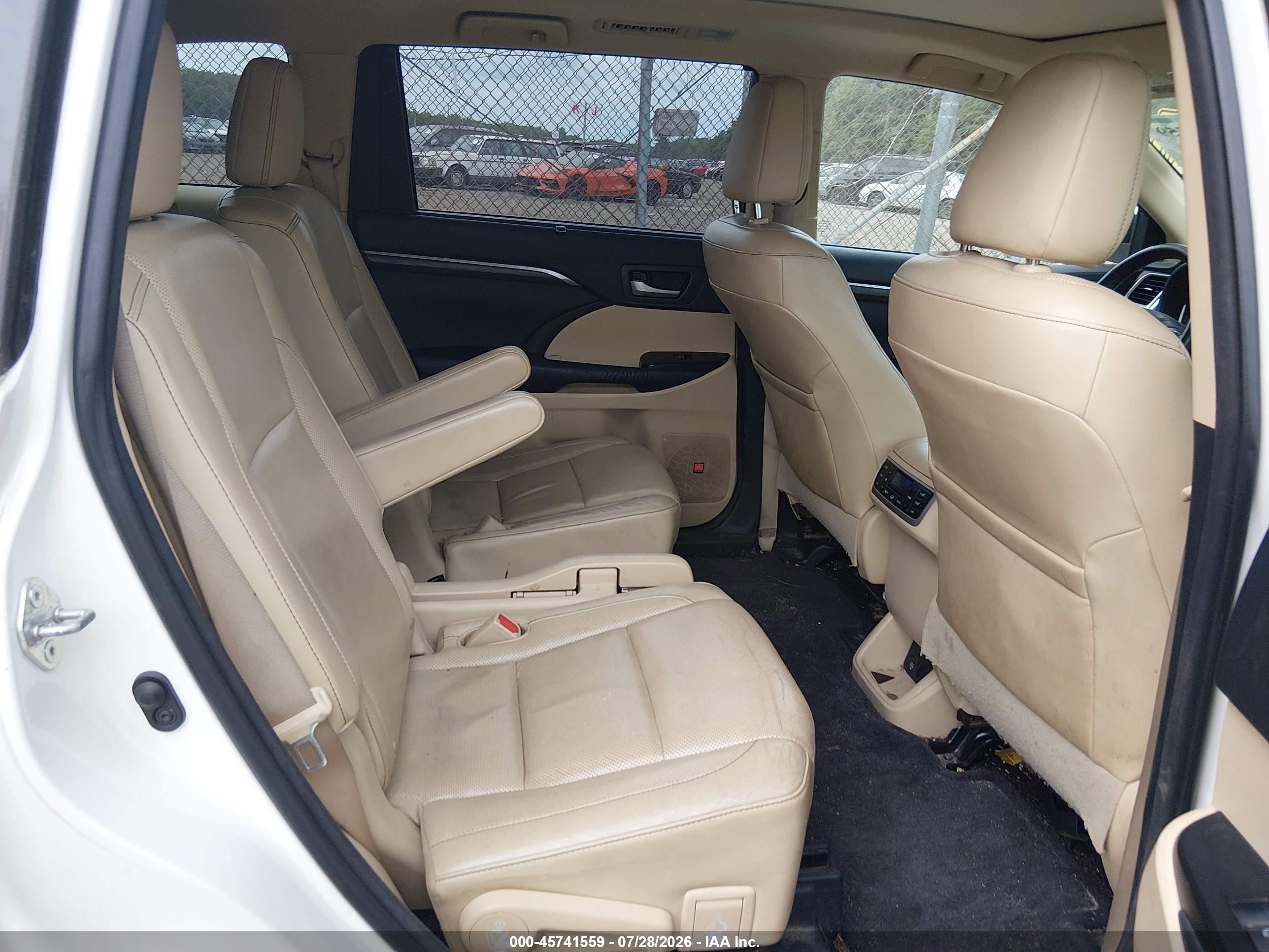 2015 Toyota Highlander Limited Platinum V6 White vin: 5TDDKRFH2FS095650