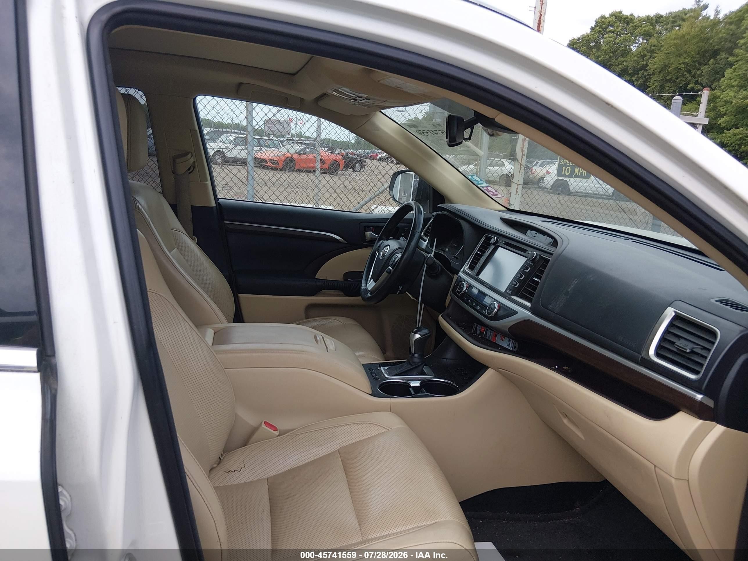 2015 Toyota Highlander Limited Platinum V6 White vin: 5TDDKRFH2FS095650
