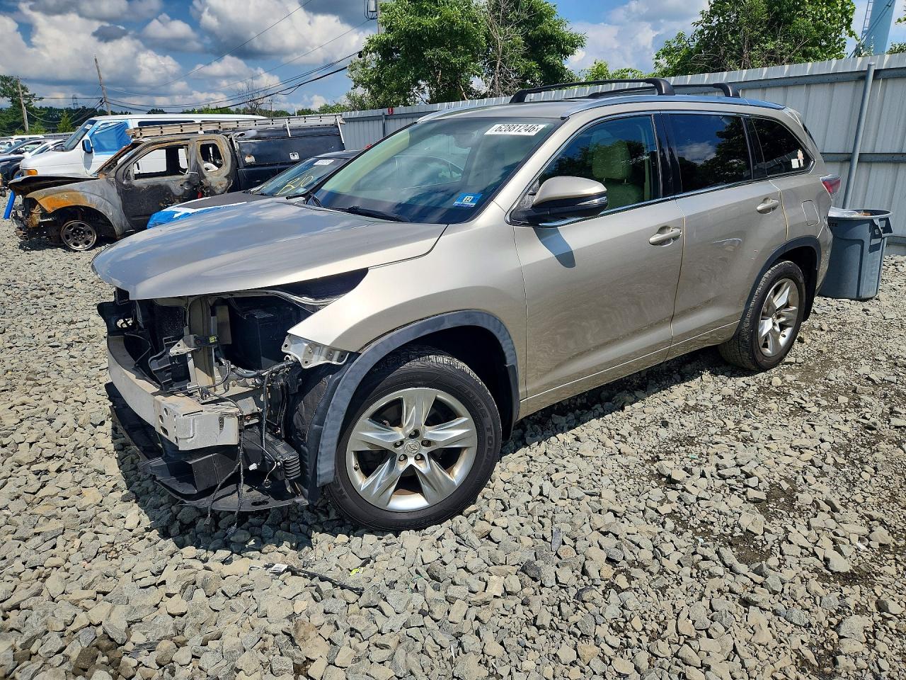 2015 Toyota Highlander Limited Золотой vin: 5TDDKRFH2FS116609