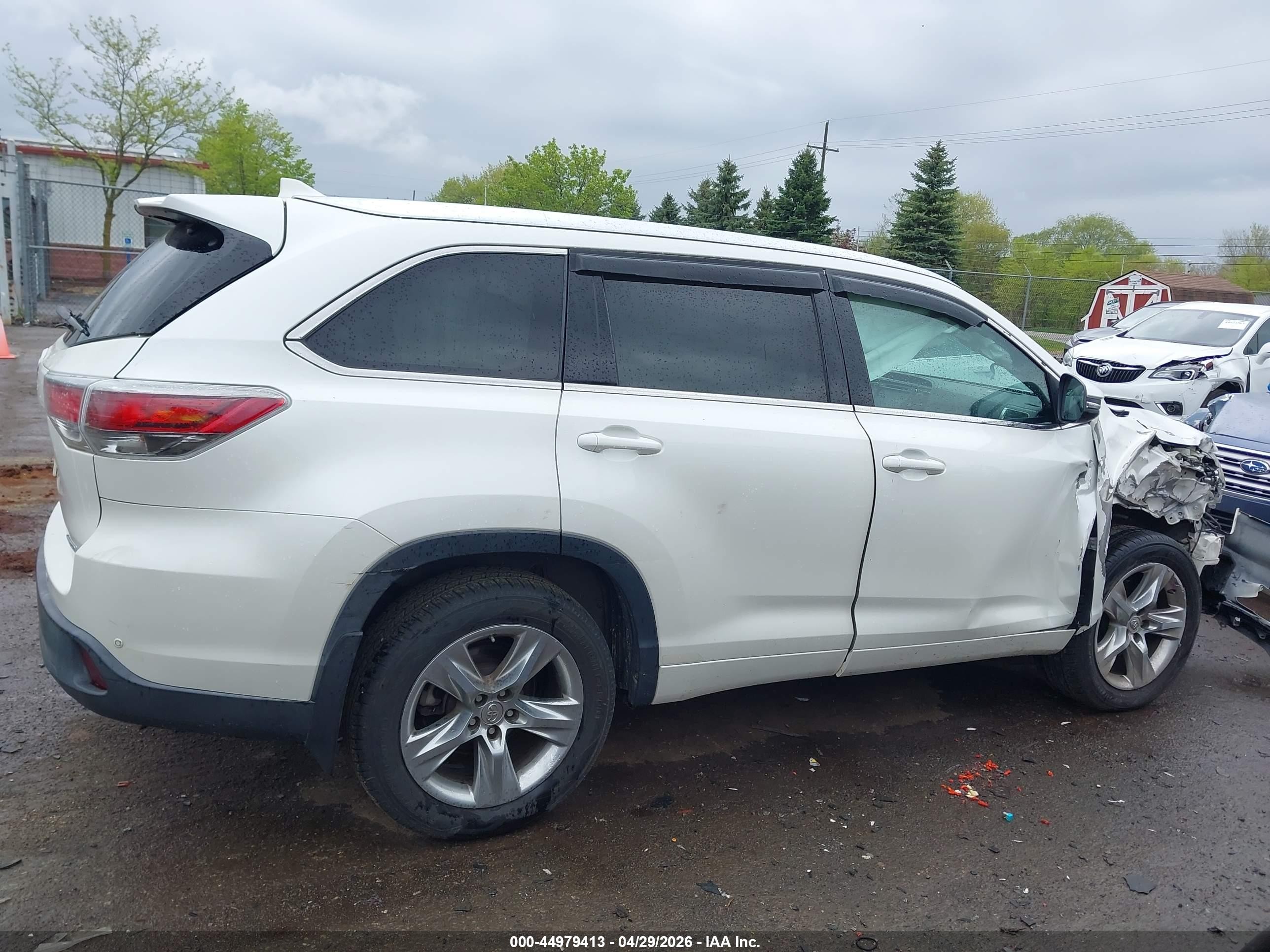 2015 Toyota Highlander Limited V6 White vin: 5TDDKRFH2FS138142
