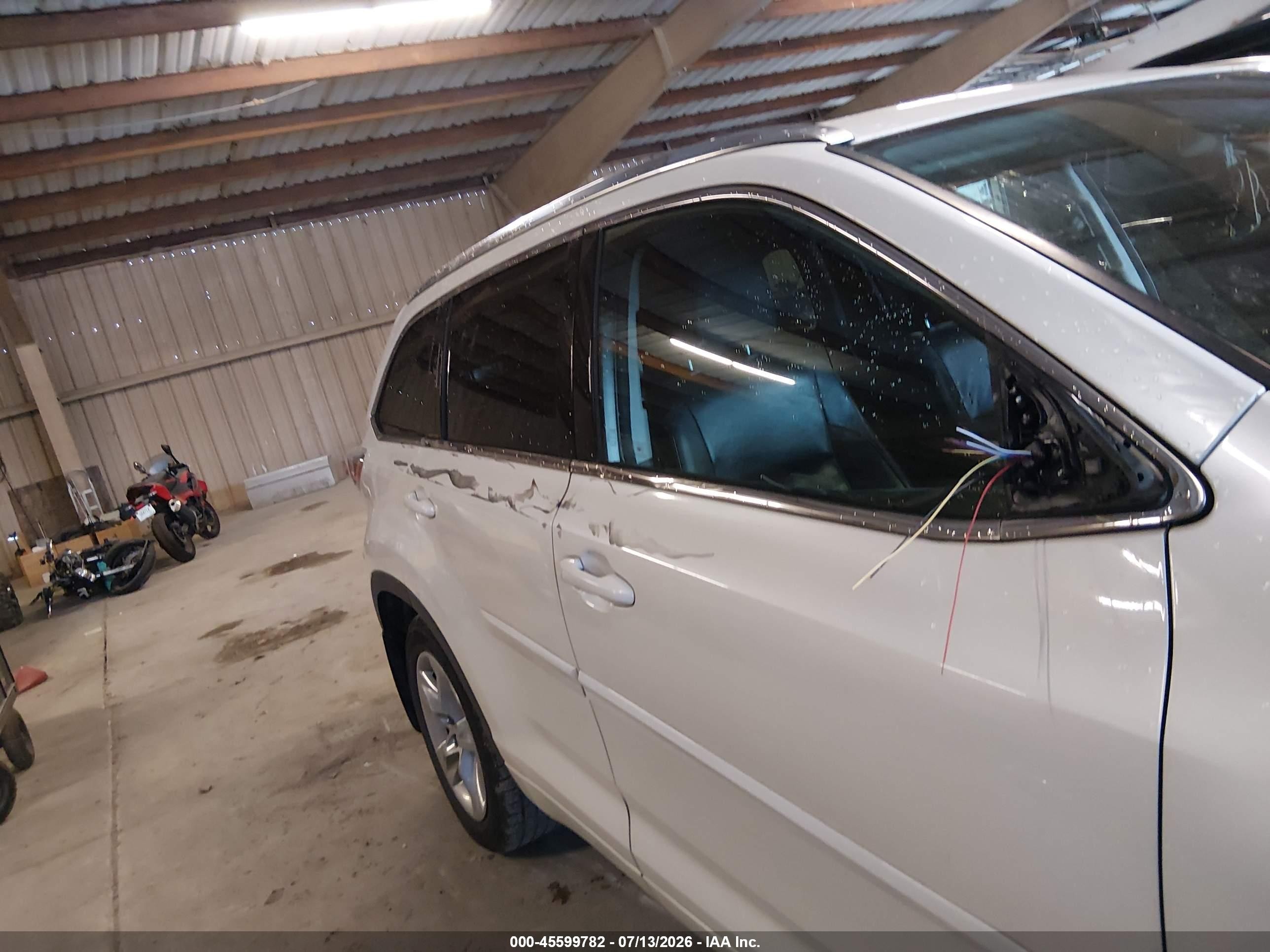 2015 Toyota Highlander Limited Platinum V6 White vin: 5TDDKRFH2FS183954