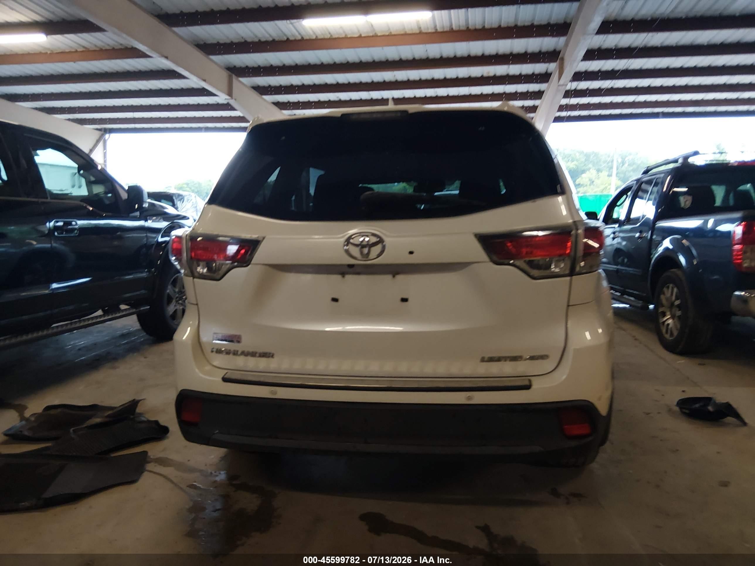 2015 Toyota Highlander Limited Platinum V6 White vin: 5TDDKRFH2FS183954
