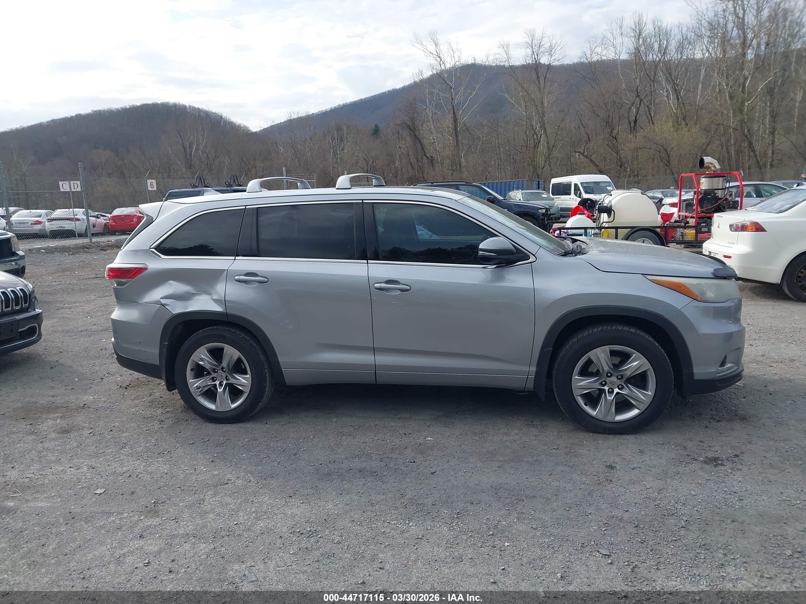 2014 Toyota Highlander Limited Platinum V6 Silver vin: 5TDDKRFH3ES040526