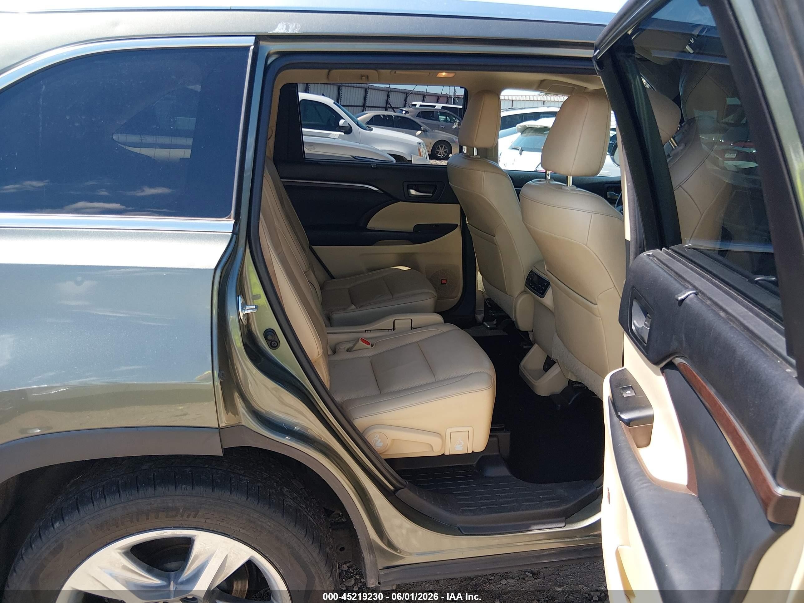 2015 Toyota Highlander Limited Platinum V6 Серый vin: 5TDDKRFH3FS088397